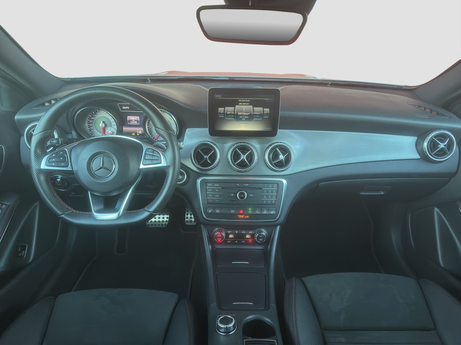 MERCEDES-BENZ GLA 220 d AMG Line 4Matic 7G-DCT-image-12