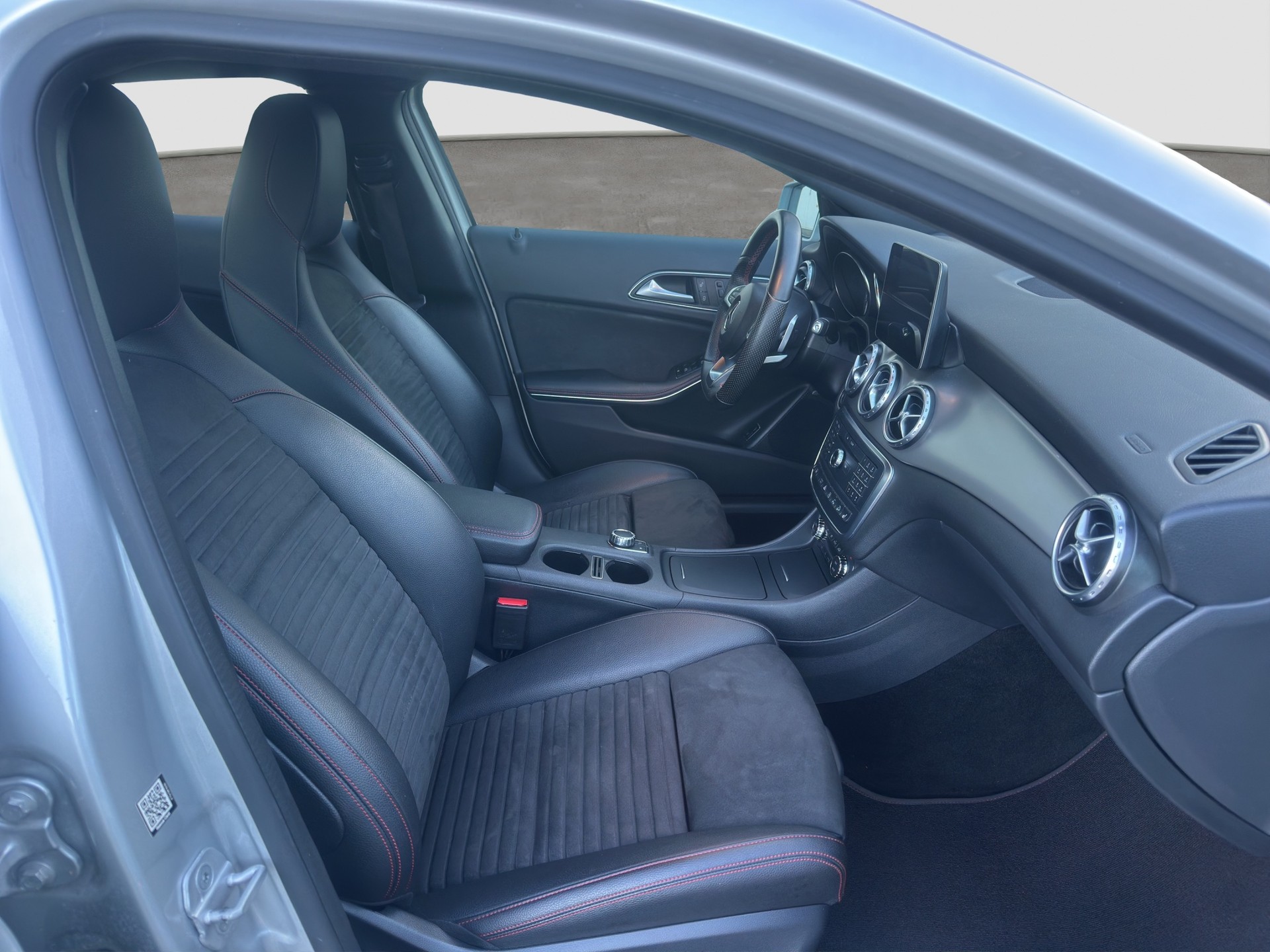 MERCEDES-BENZ GLA 220 d AMG Line 4Matic 7G-DCT-image-15