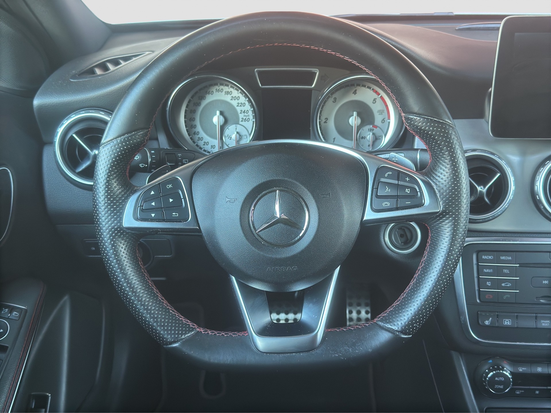 MERCEDES-BENZ GLA 220 d AMG Line 4Matic 7G-DCT-image-9
