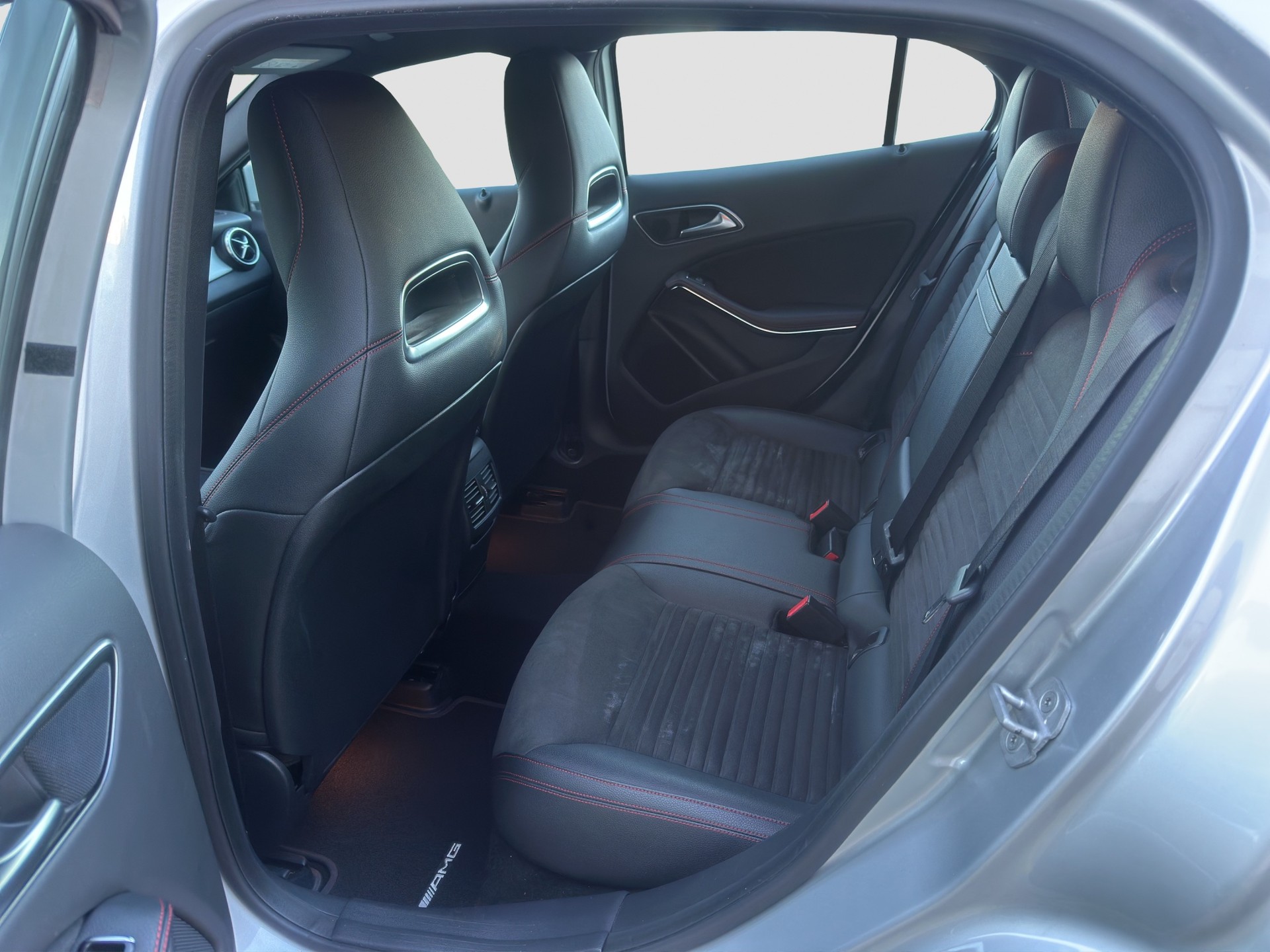 MERCEDES-BENZ GLA 220 d AMG Line 4Matic 7G-DCT-image-11
