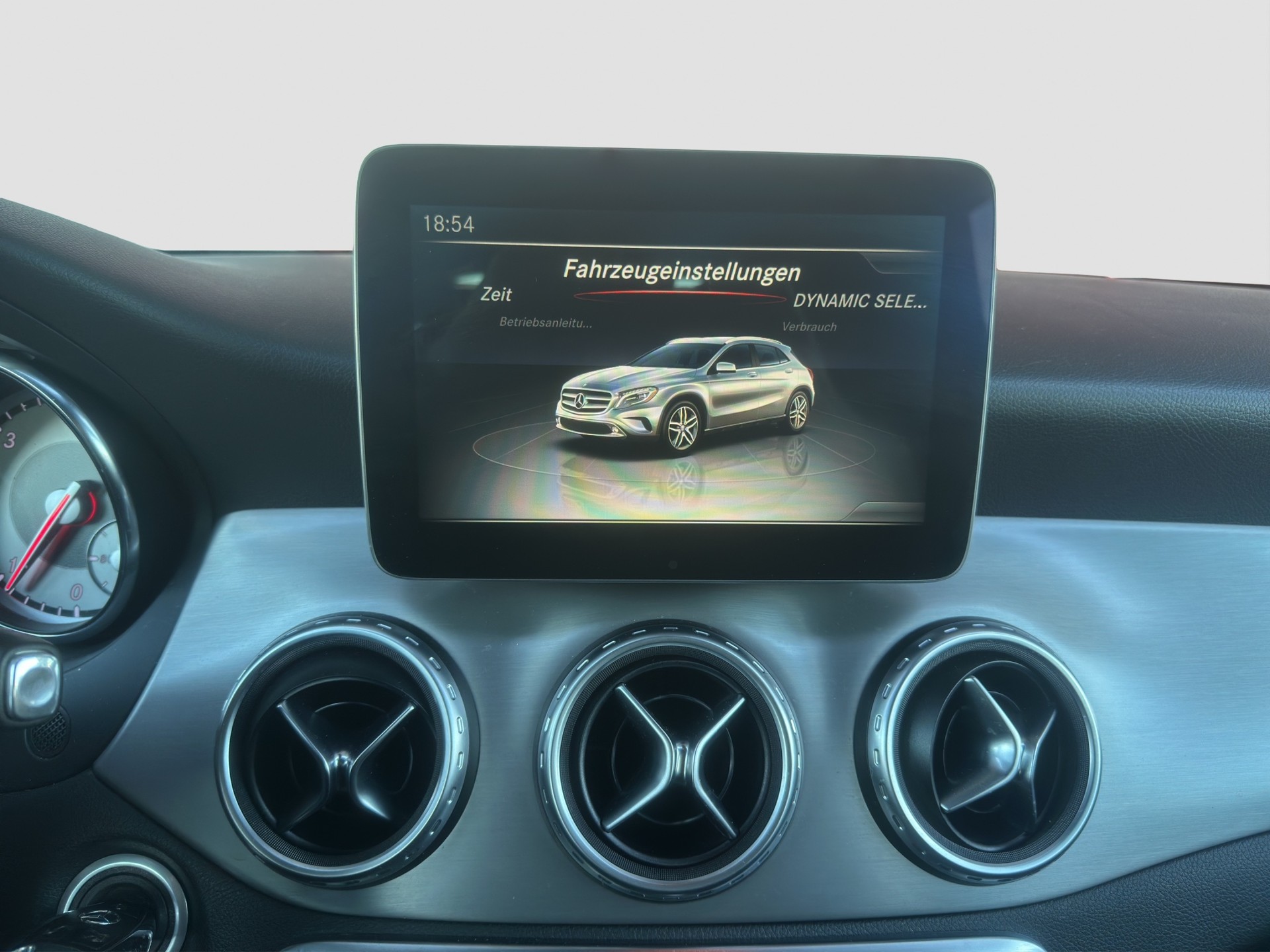 MERCEDES-BENZ GLA 220 d AMG Line 4Matic 7G-DCT-image-14