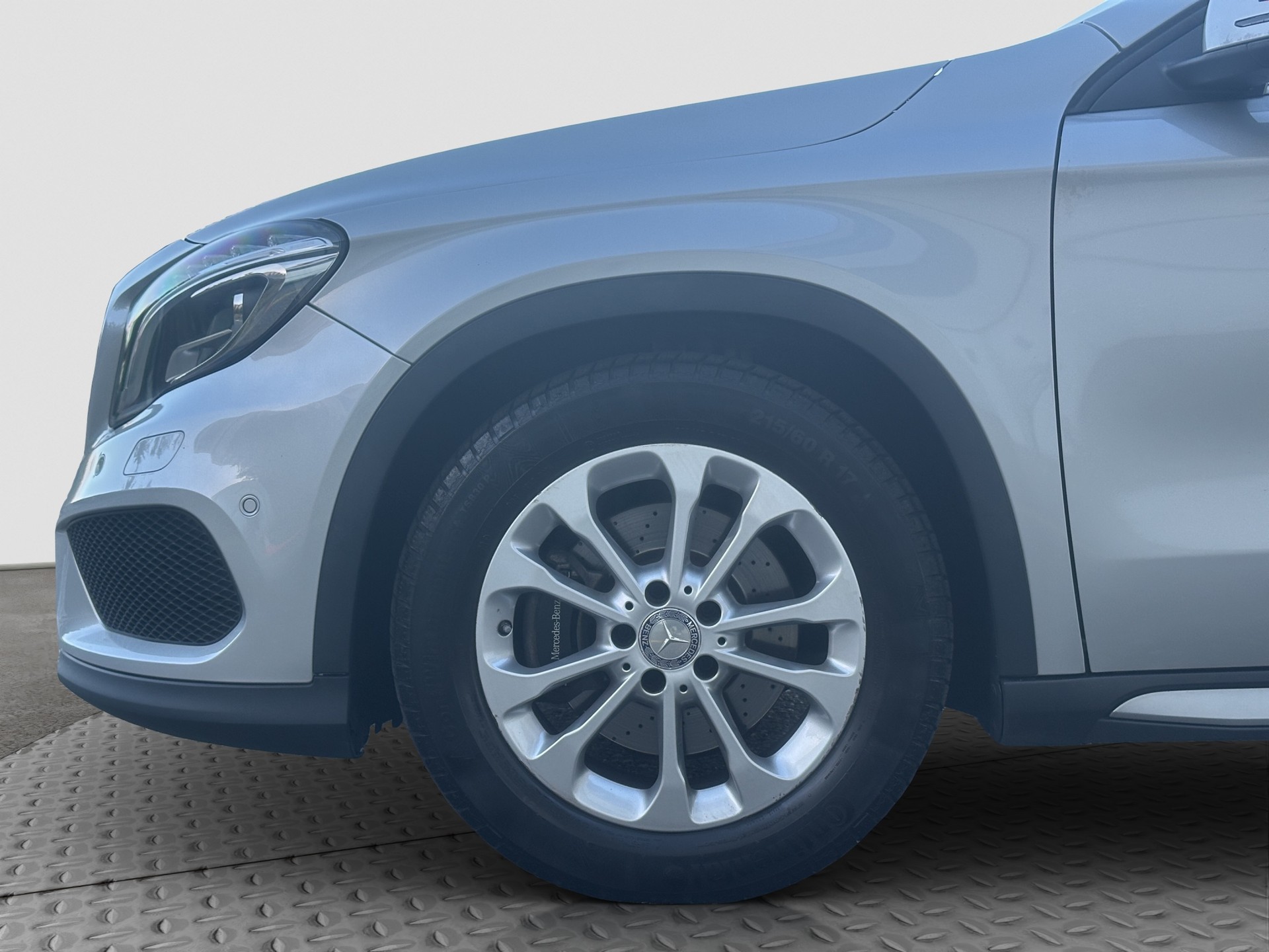 MERCEDES-BENZ GLA 220 d AMG Line 4Matic 7G-DCT-image-18