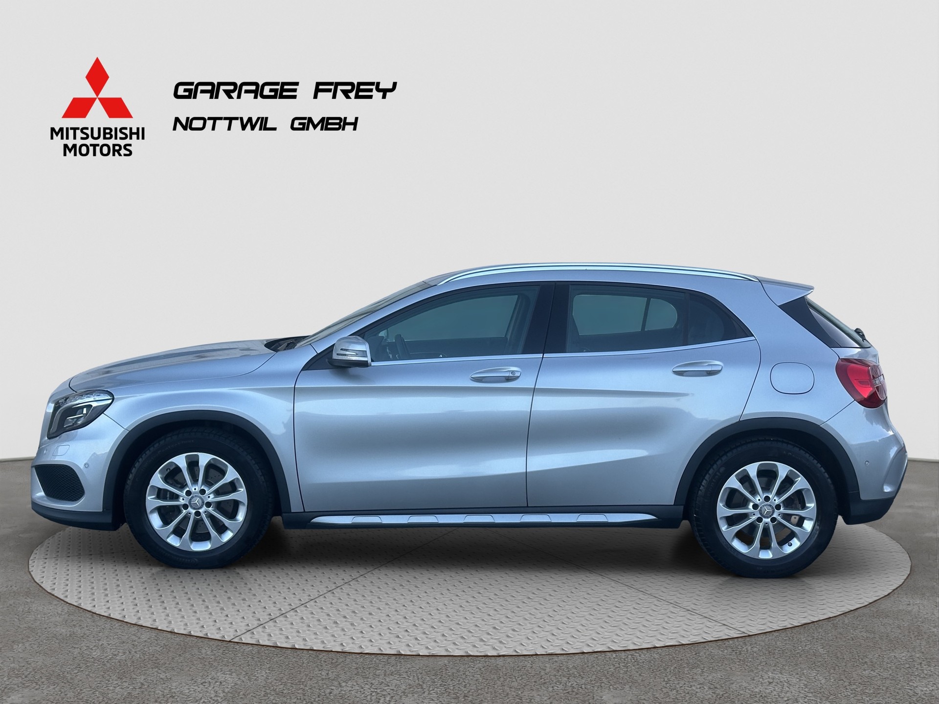 MERCEDES-BENZ GLA 220 d AMG Line 4Matic 7G-DCT-image-3
