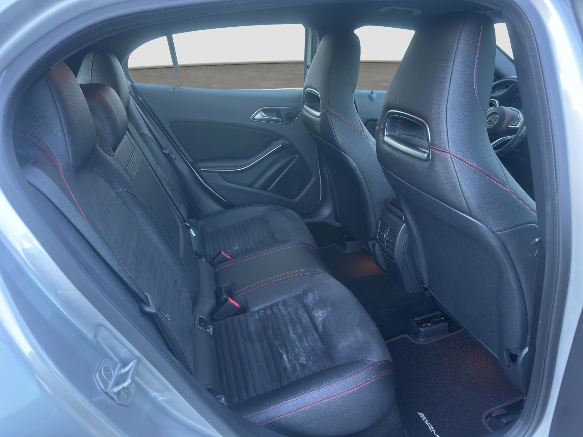 MERCEDES-BENZ GLA 220 d AMG Line 4Matic 7G-DCT-image-16