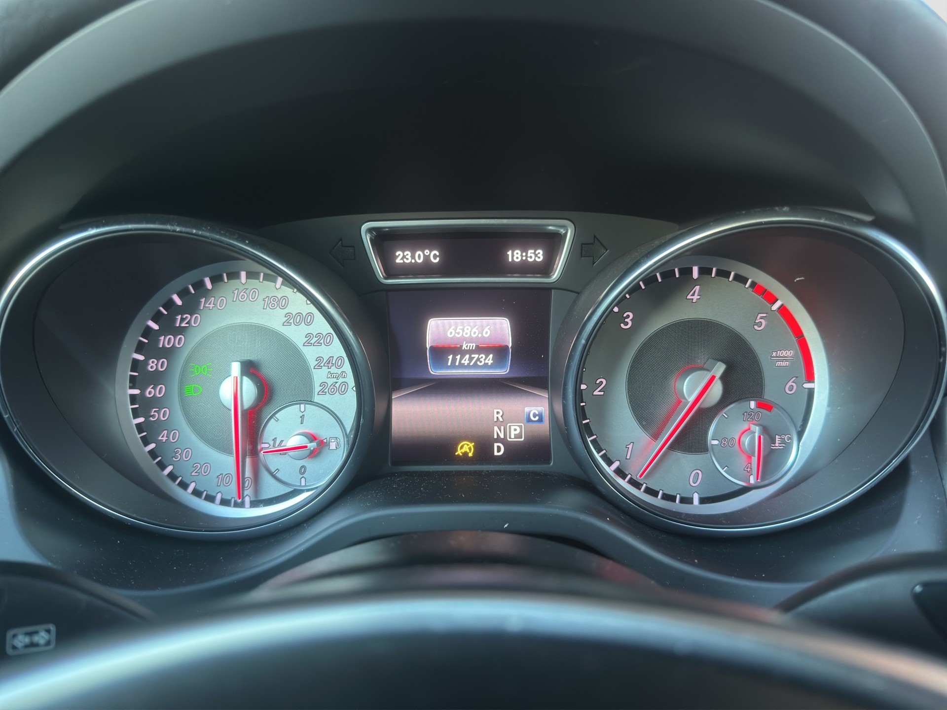 MERCEDES-BENZ GLA 220 d AMG Line 4Matic 7G-DCT-image-10