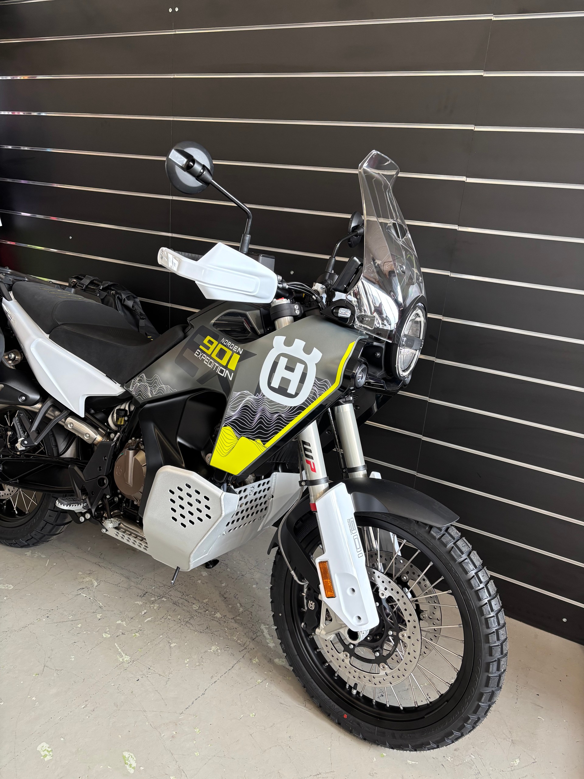 HUSQVARNA Norden 901 Expedition-showroom-element-2