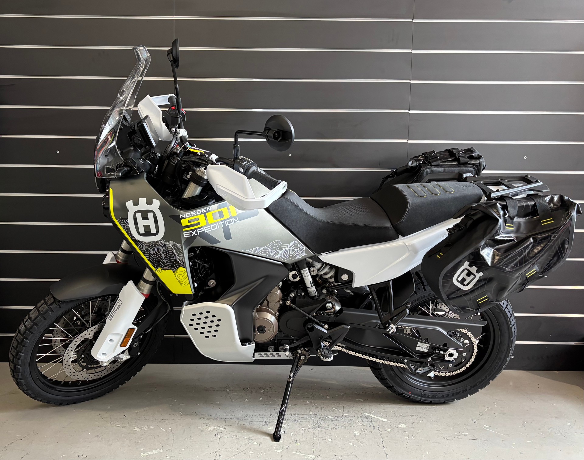 HUSQVARNA Norden 901 Expedition-showroom-element-1