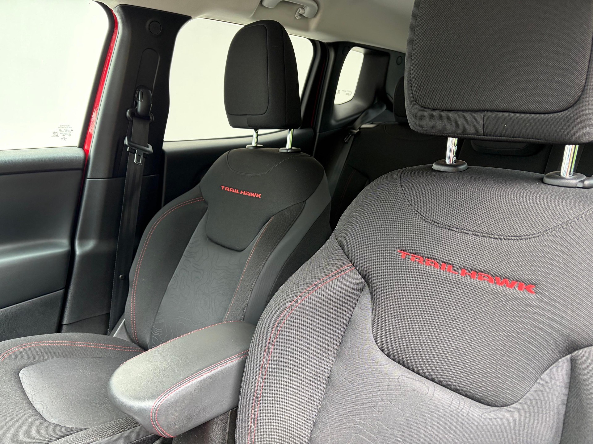 JEEP Renegade 1.3 Trailhawk 4xe-image-8