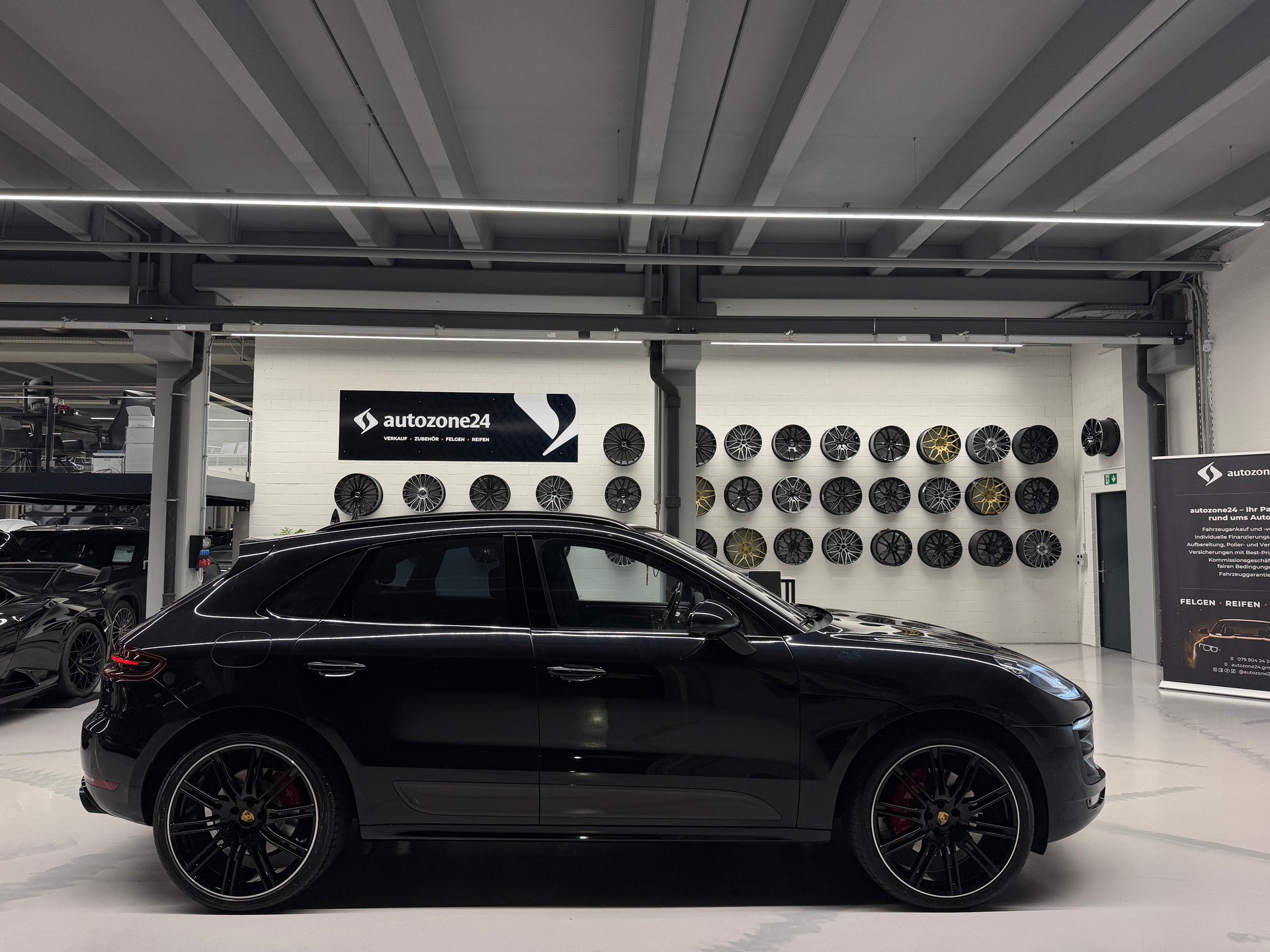 PORSCHE Macan 3.6 V6 Turbo *CH-Auto*Top Ausstattung*Garantie*Frisch ab MFK*Porsche Servicegepflegt*-showroom-element-3
