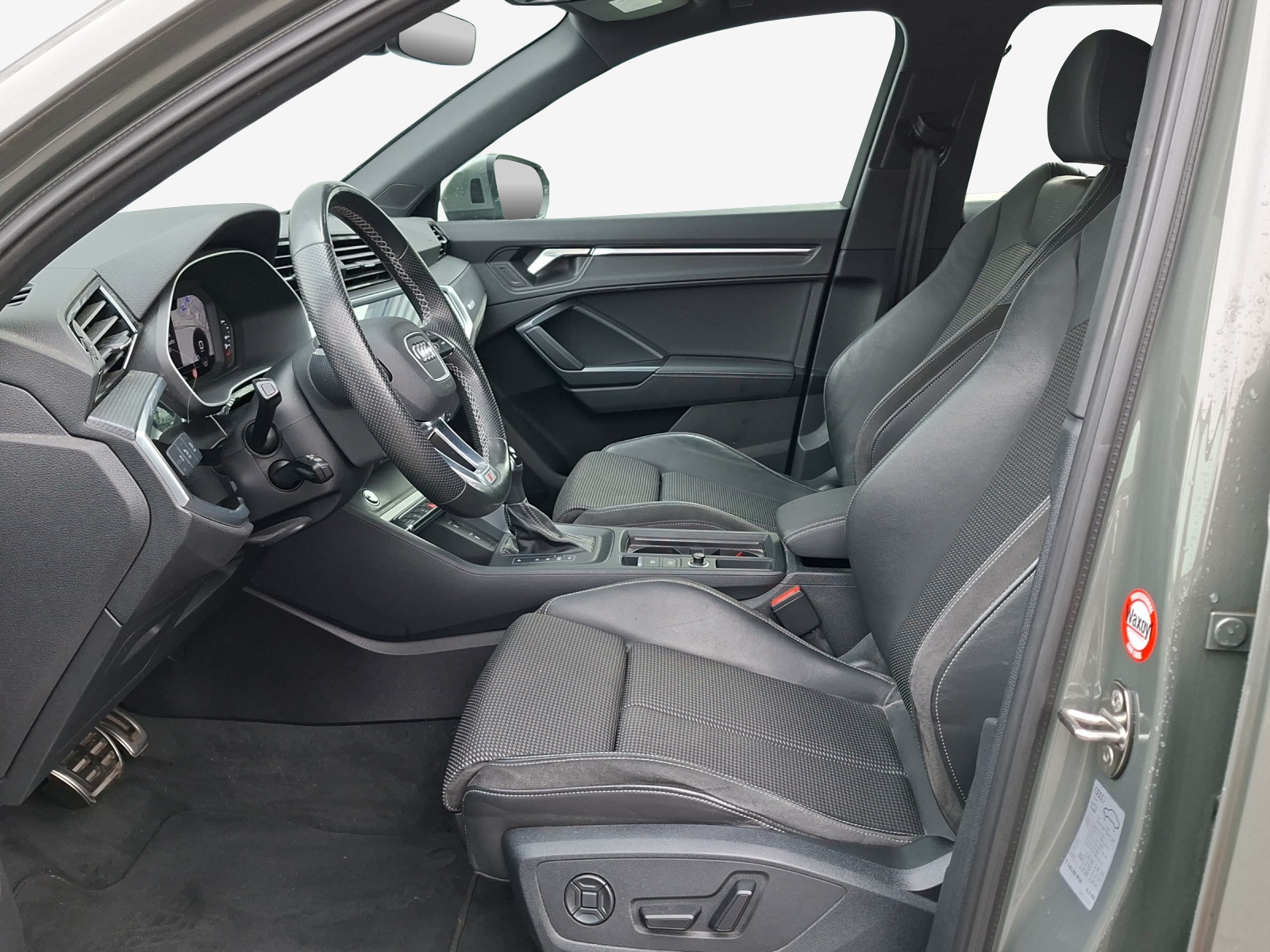 AUDI Q3 35 TFSI S line Attraction S-tronic-image-7