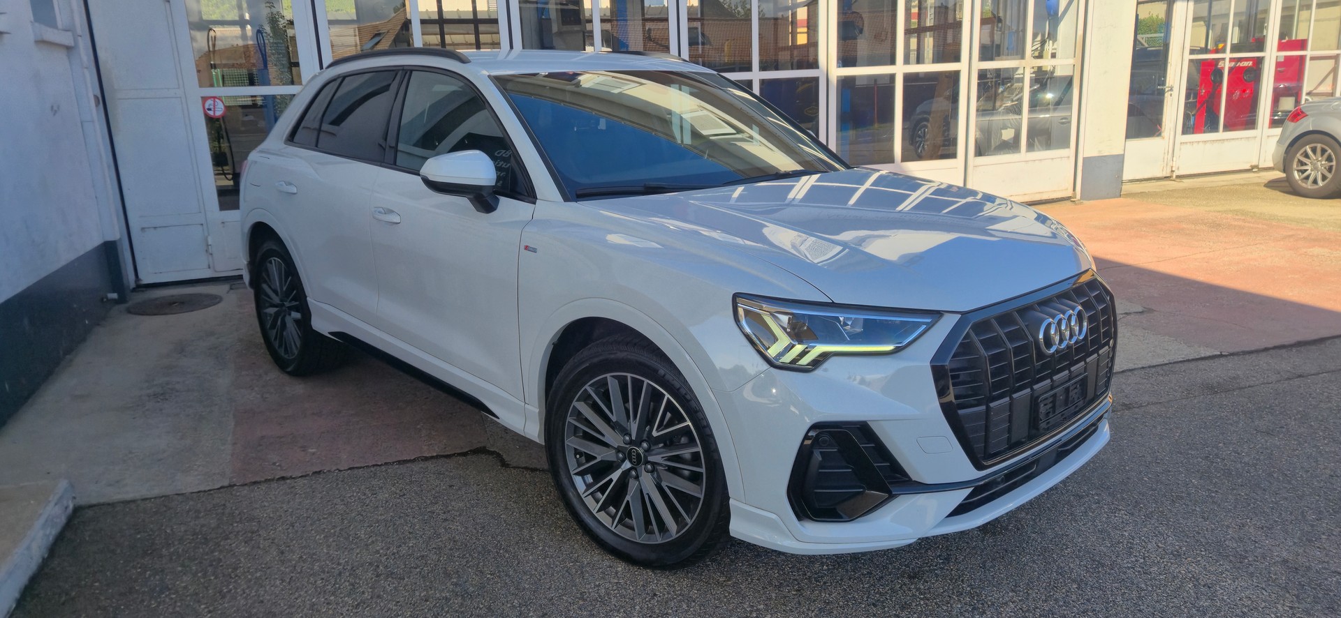 AUDI Q3 35 TFSI S line Attraction S-tronic-image-2