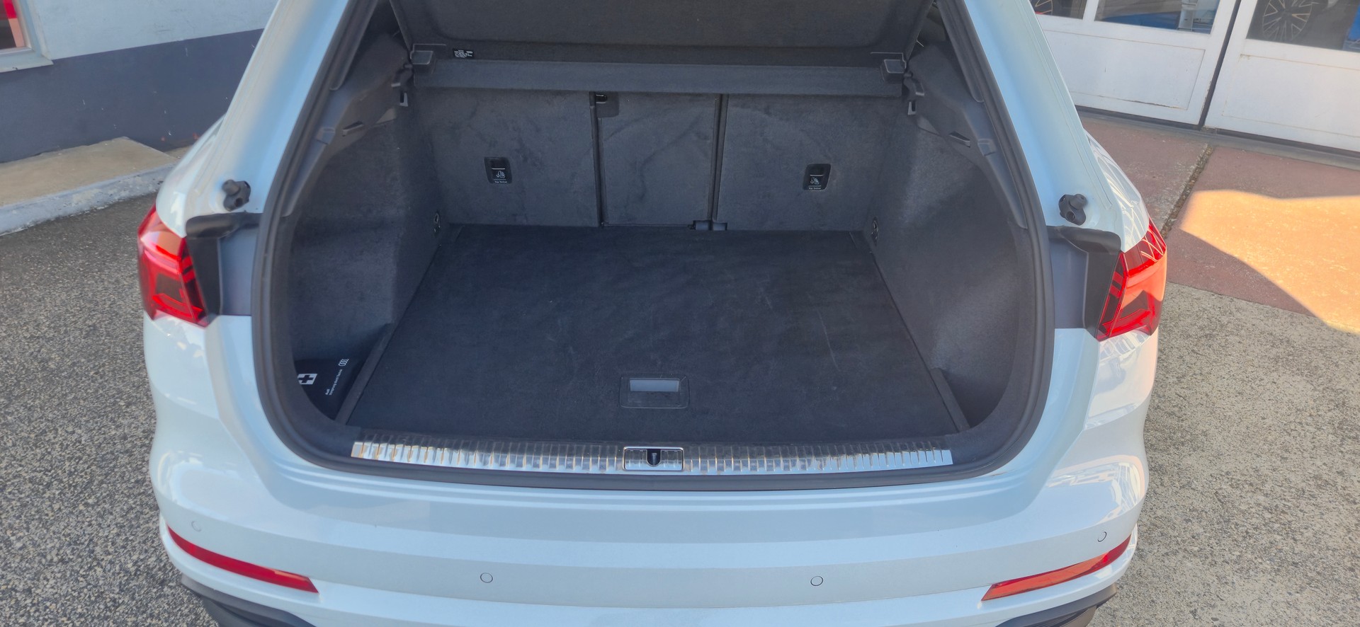 AUDI Q3 35 TFSI S line Attraction S-tronic-image-8