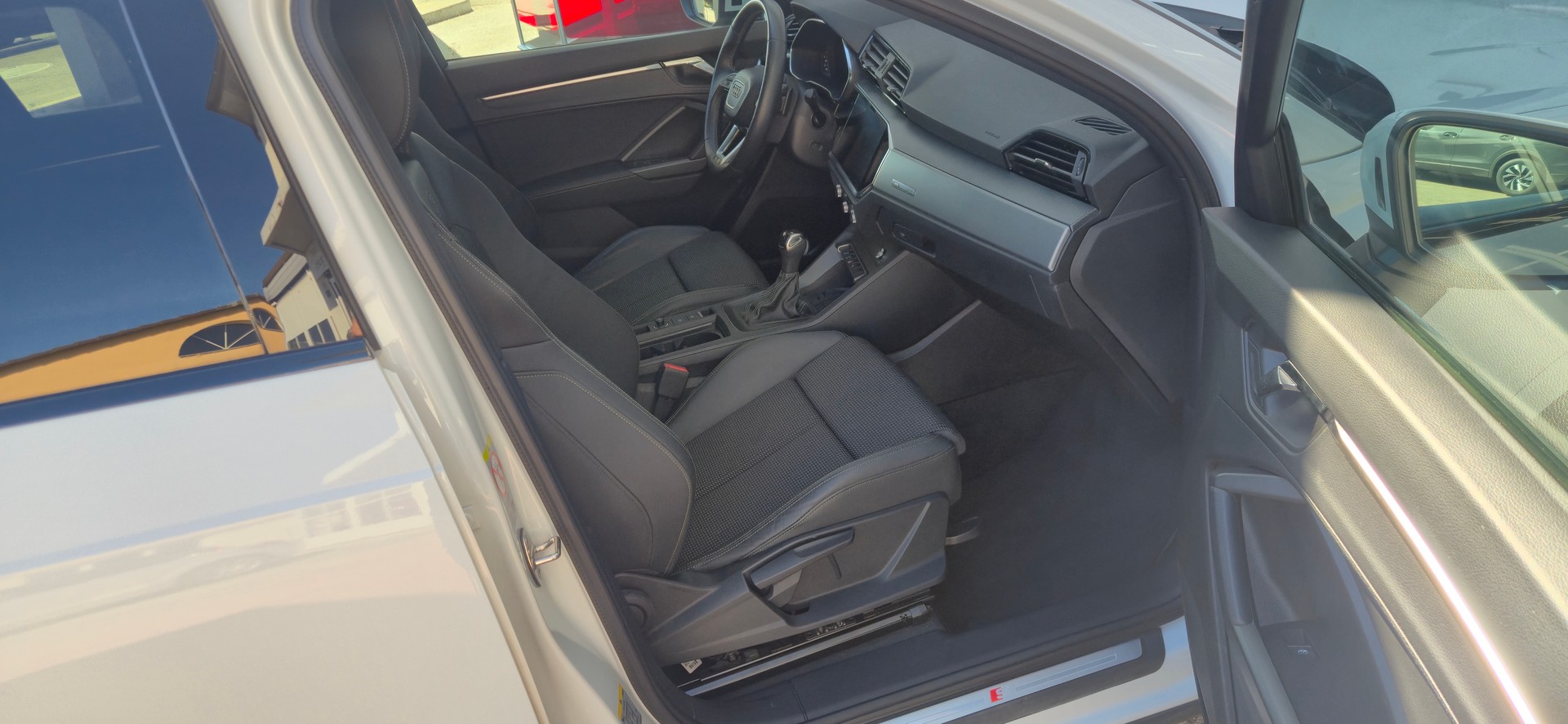 AUDI Q3 35 TFSI S line Attraction S-tronic-image-11