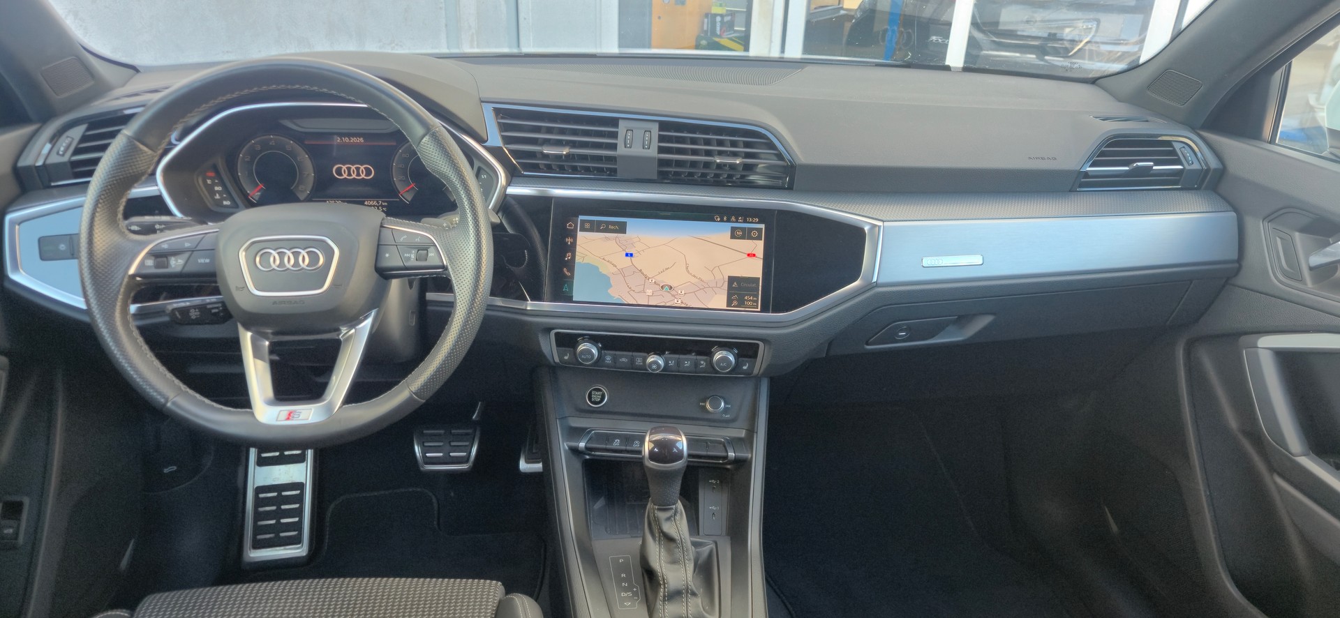 AUDI Q3 35 TFSI S line Attraction S-tronic-image-5