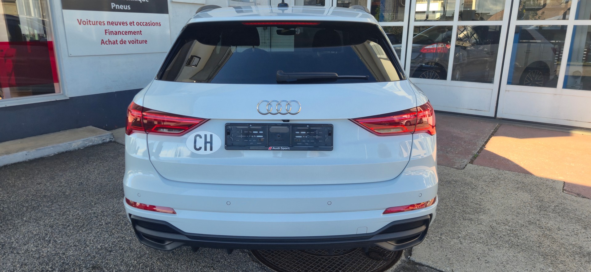 AUDI Q3 35 TFSI S line Attraction S-tronic-image-4