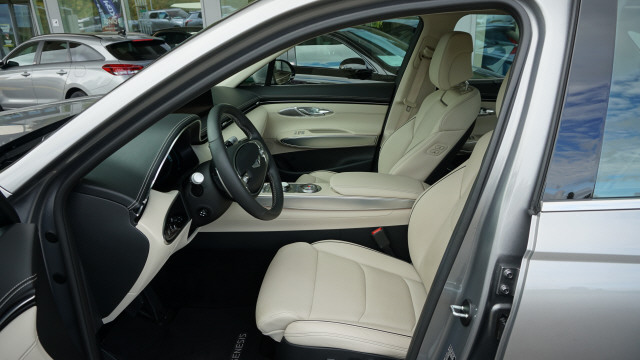 GENESIS GV70 2.2 CRDI Luxury AT8-image-9