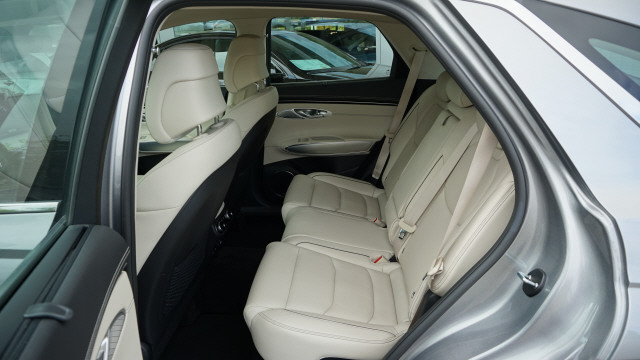 GENESIS GV70 2.2 CRDI Luxury AT8-image-8
