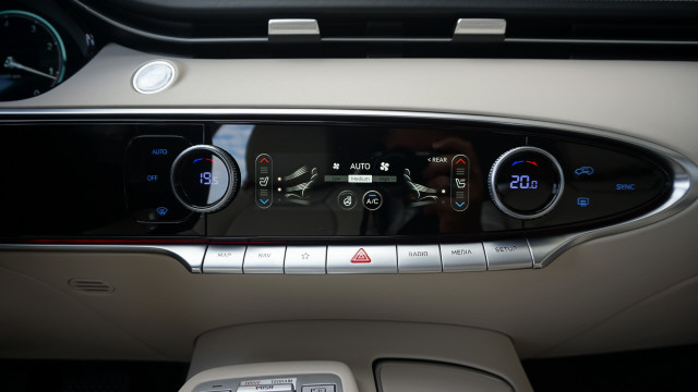 GENESIS GV70 2.2 CRDI Luxury AT8-image-14