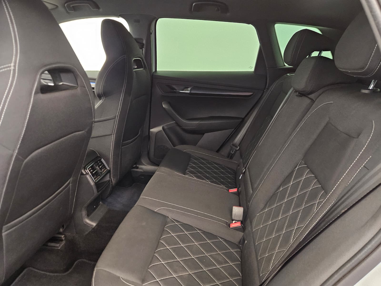 SKODA Karoq 2.0 TSI SportLine 4x4 DSG-image-12