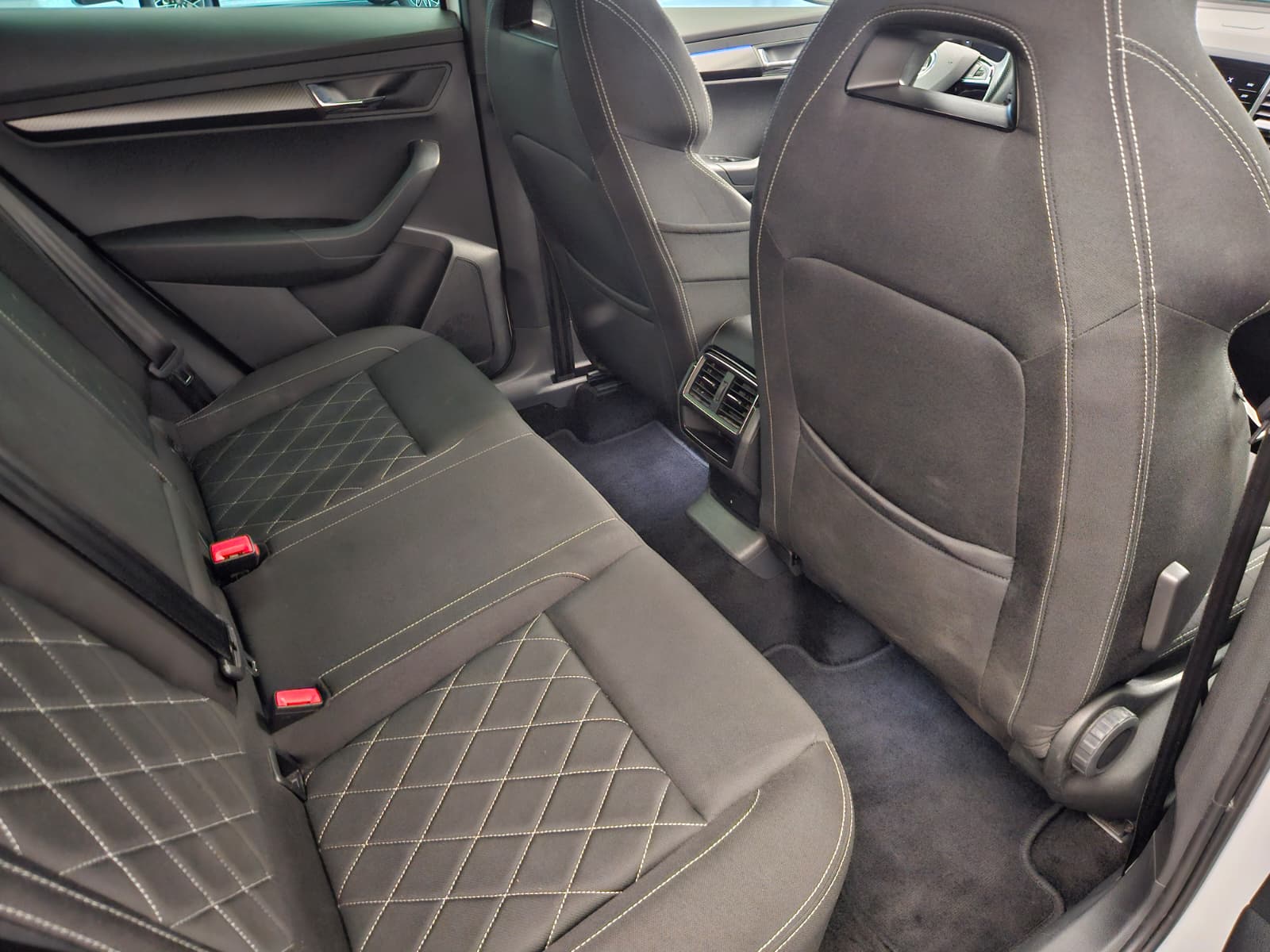 SKODA Karoq 2.0 TSI SportLine 4x4 DSG-image-13