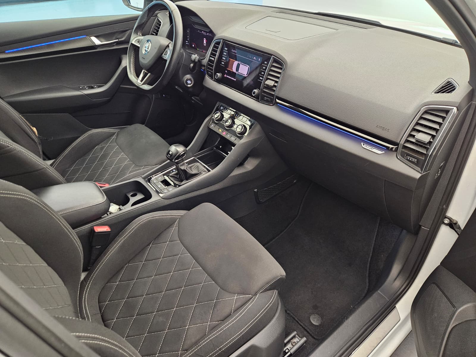 SKODA Karoq 2.0 TSI SportLine 4x4 DSG-image-11