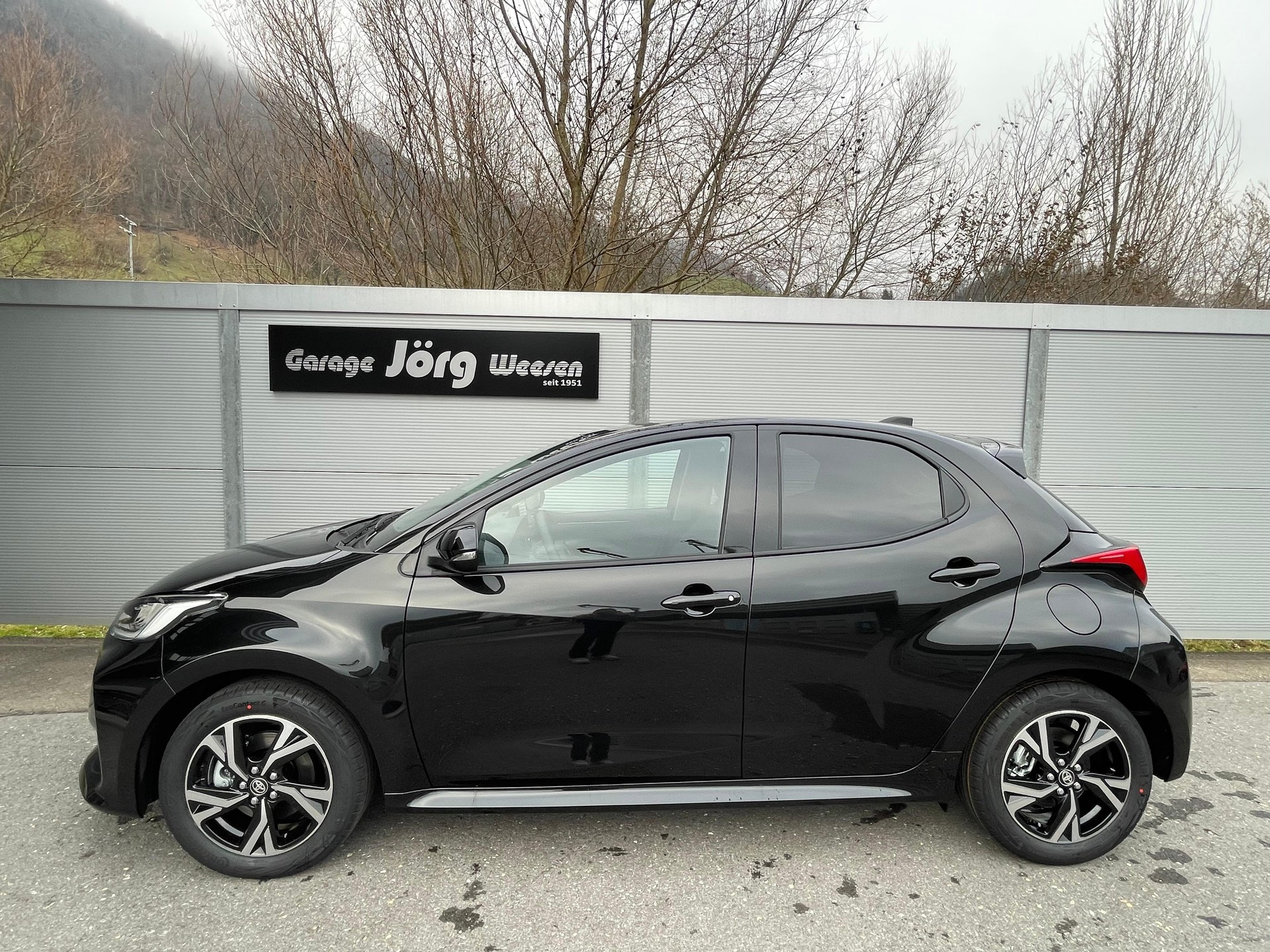 TOYOTA Yaris 1.5 VVT-i HSD Trend-image-2