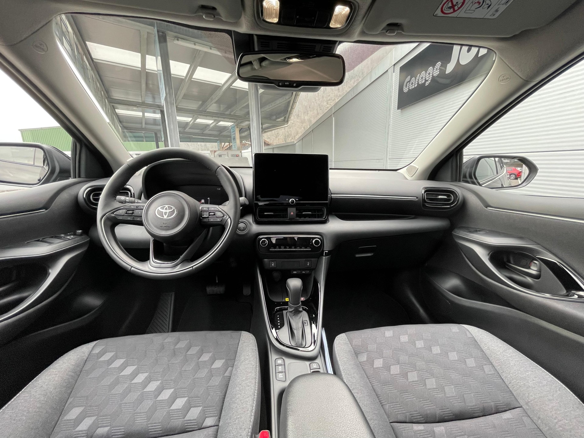 TOYOTA Yaris 1.5 VVT-i HSD Trend-image-5