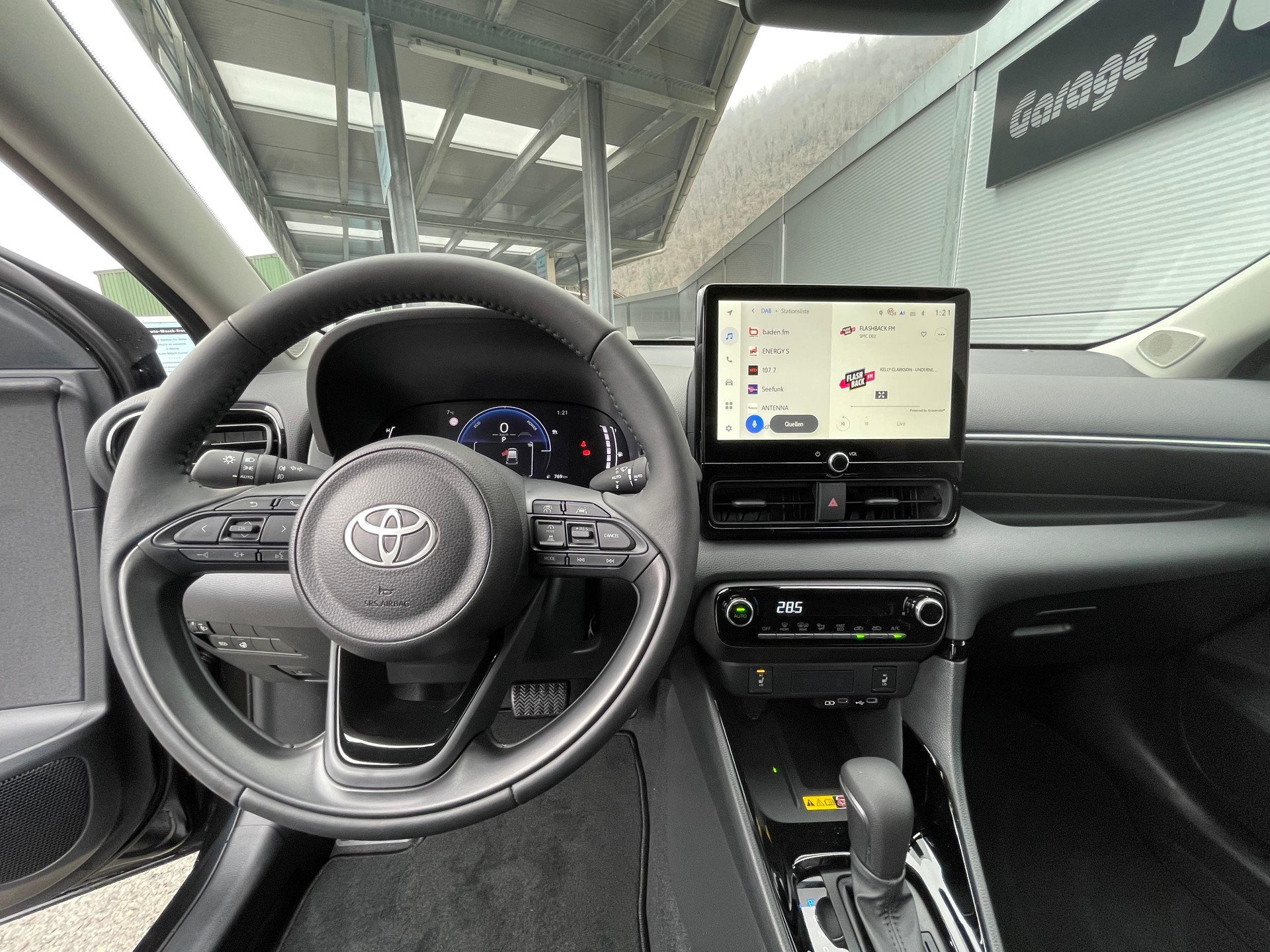 TOYOTA Yaris 1.5 VVT-i HSD Trend-image-6