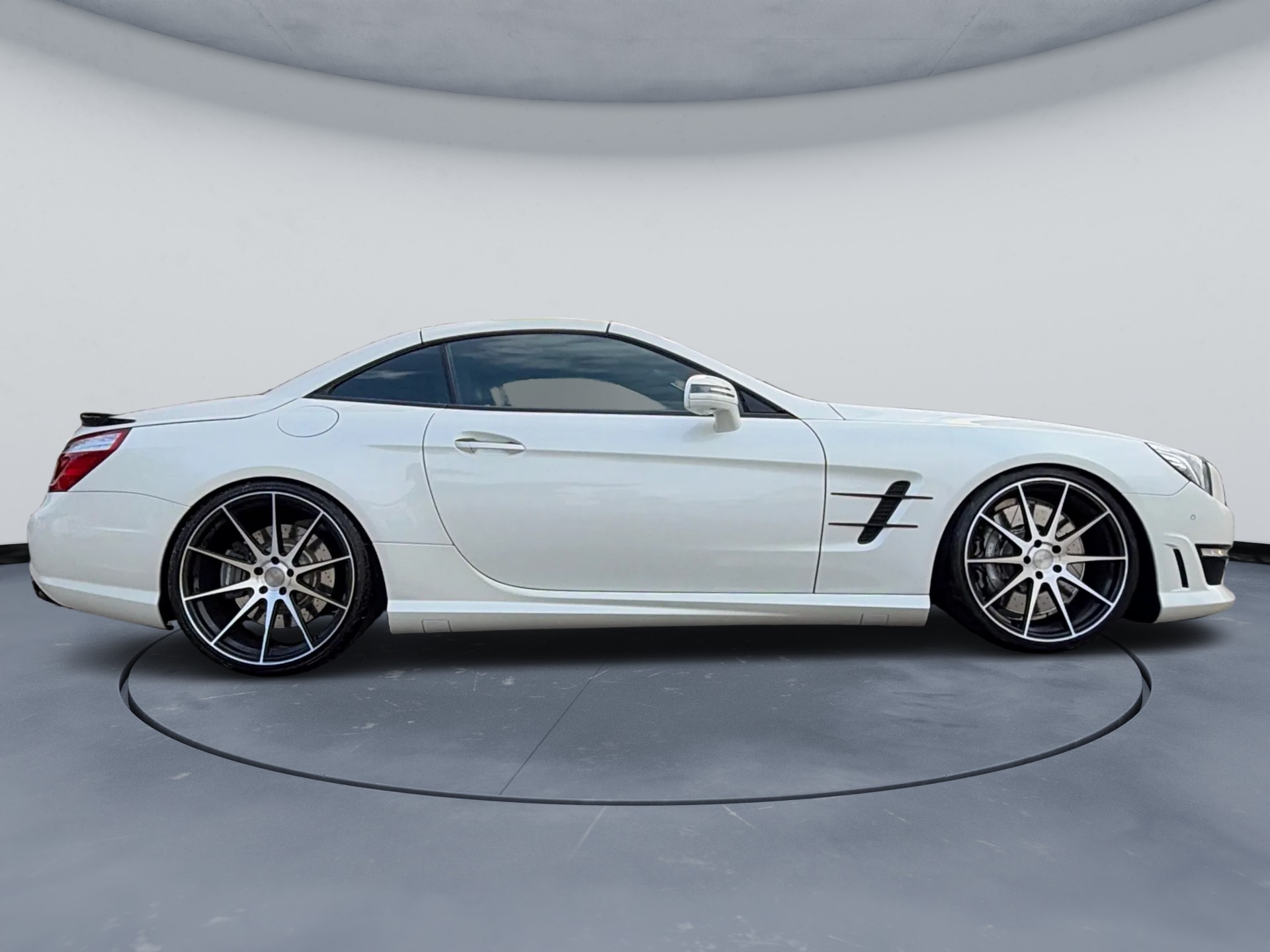 MERCEDES-BENZ SL 63 AMG Speedshift *Massage sitze*Sitzheizung/Belüftung*Harman/Kardon Soundsystem*Keyless go*Panorama*Magic Sky*-image-3