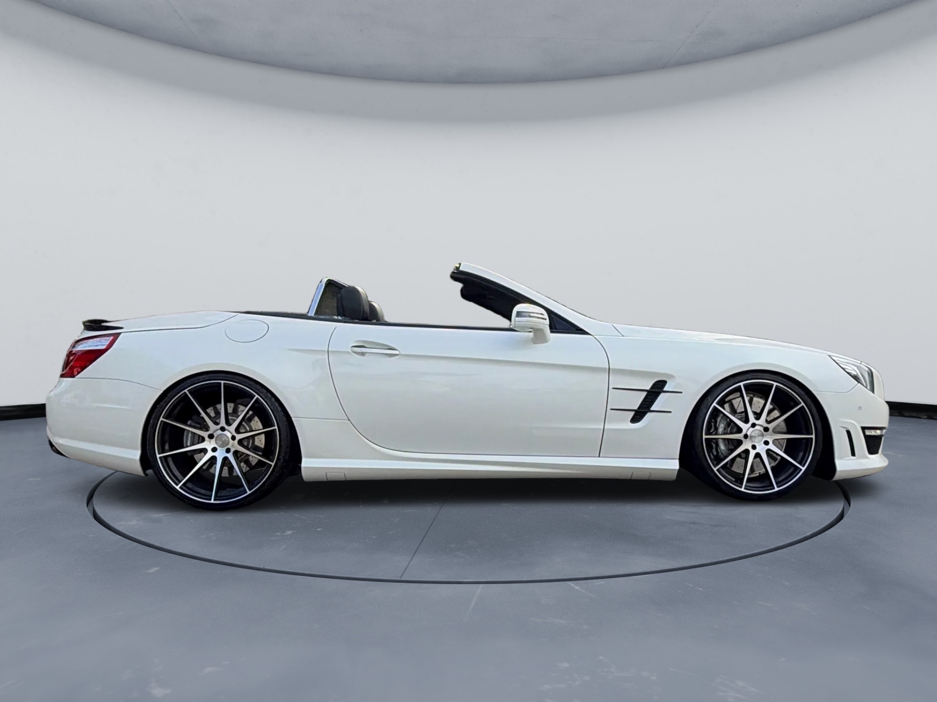 MERCEDES-BENZ SL 63 AMG Speedshift *Massage sitze*Sitzheizung/Belüftung*Harman/Kardon Soundsystem*Keyless go*Panorama*Magic Sky*-image-4