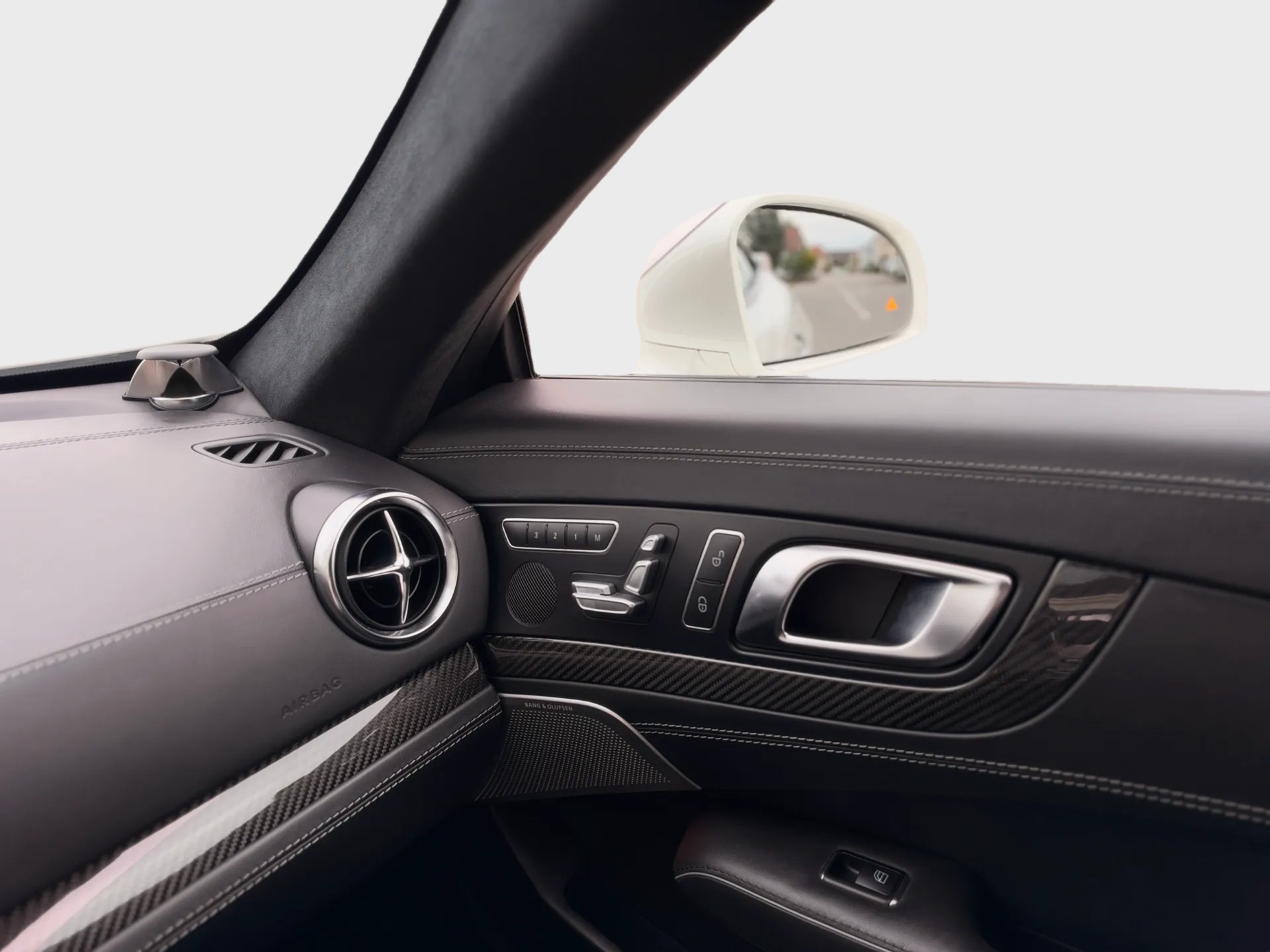 MERCEDES-BENZ SL 63 AMG Speedshift *Massage sitze*Sitzheizung/Belüftung*Harman/Kardon Soundsystem*Keyless go*Panorama*Magic Sky*-image-13