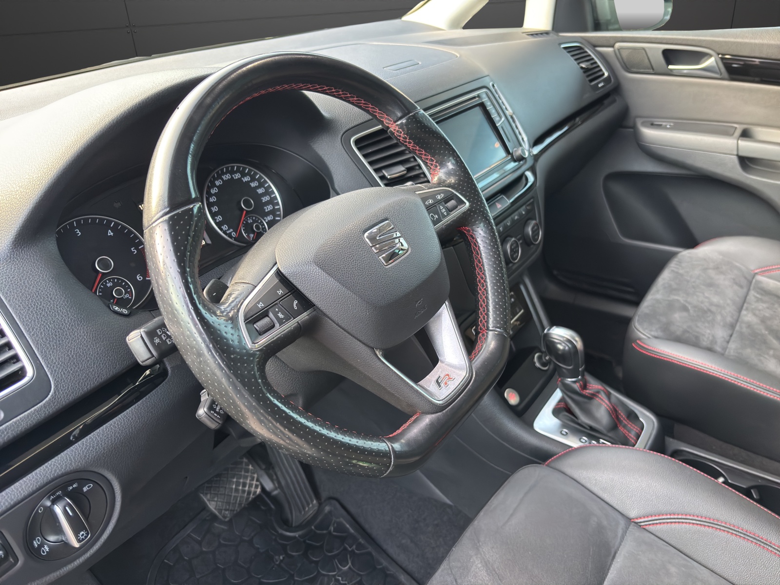 SEAT Alhambra 2.0 TDI 4Drive SWISS FR-image-4