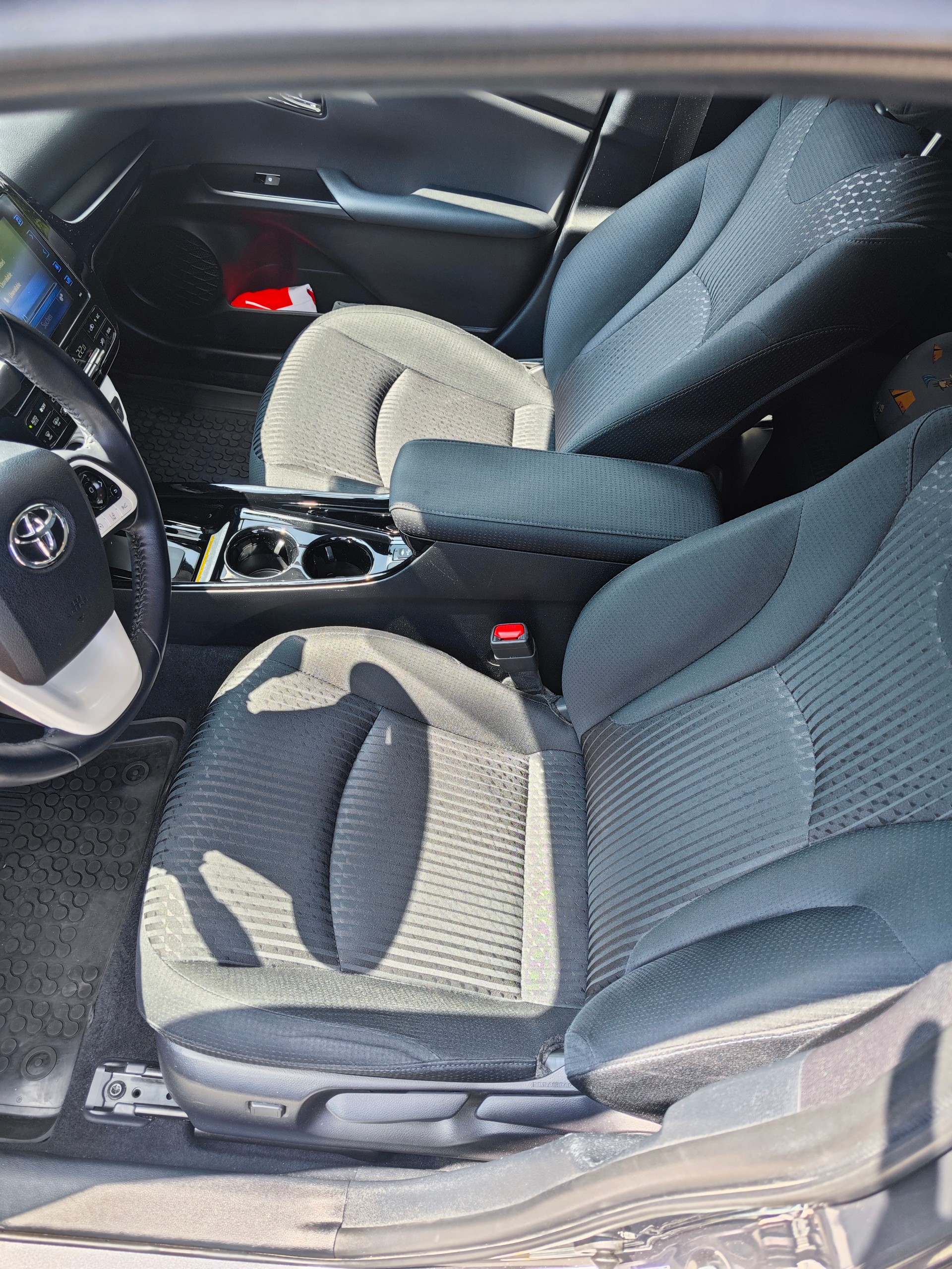 TOYOTA 1.8 VVTi HSD Plug-In Premium-image-2