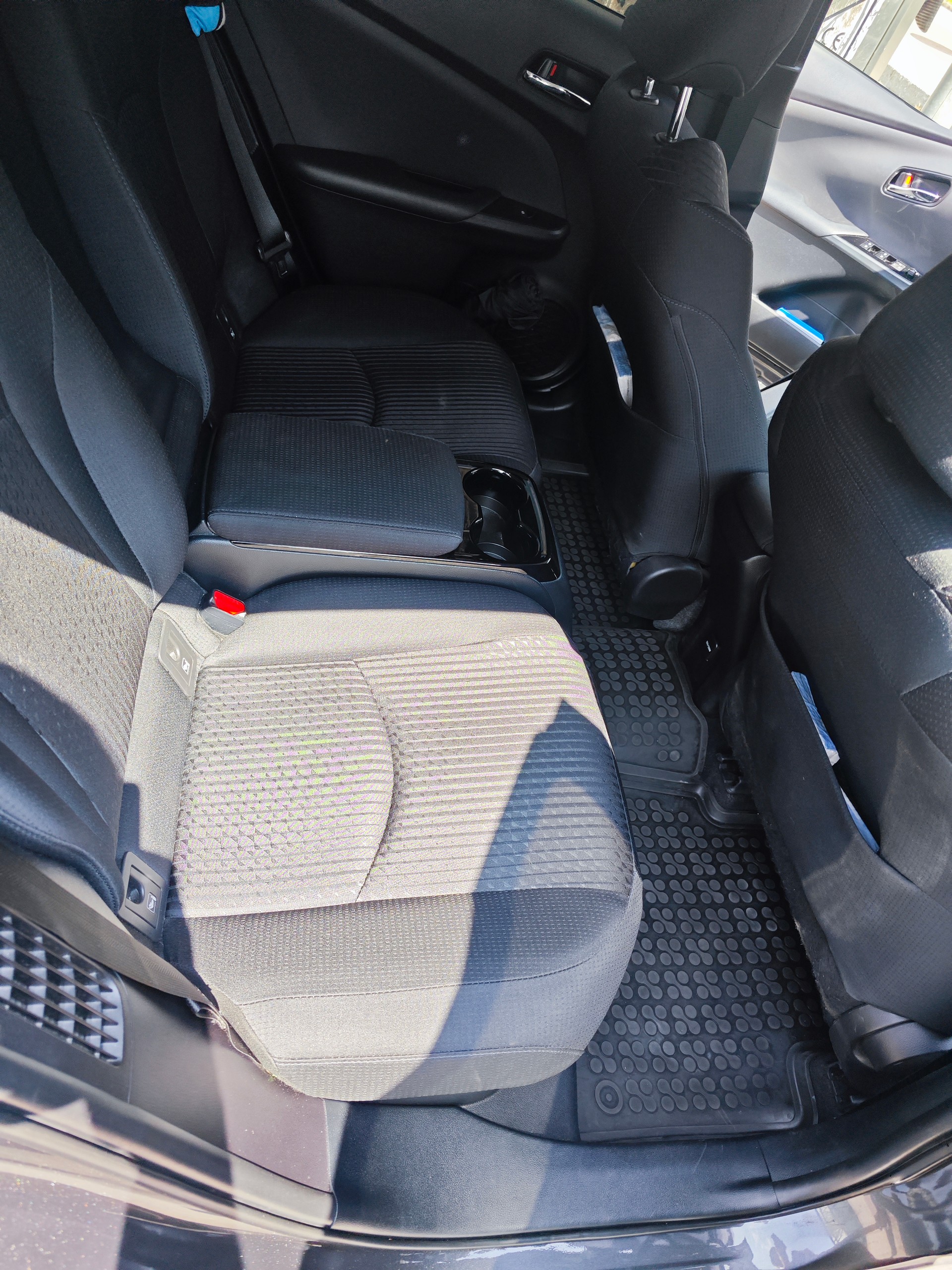 TOYOTA 1.8 VVTi HSD Plug-In Premium-image-3