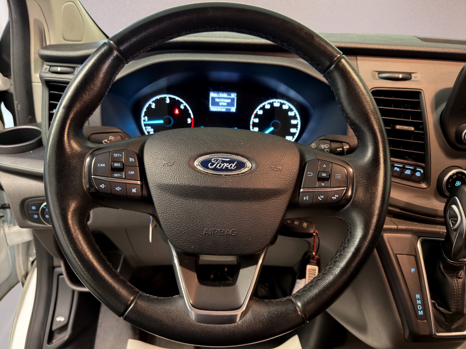 FORD Transit Custom 320 L1H1 Trend A-image-9