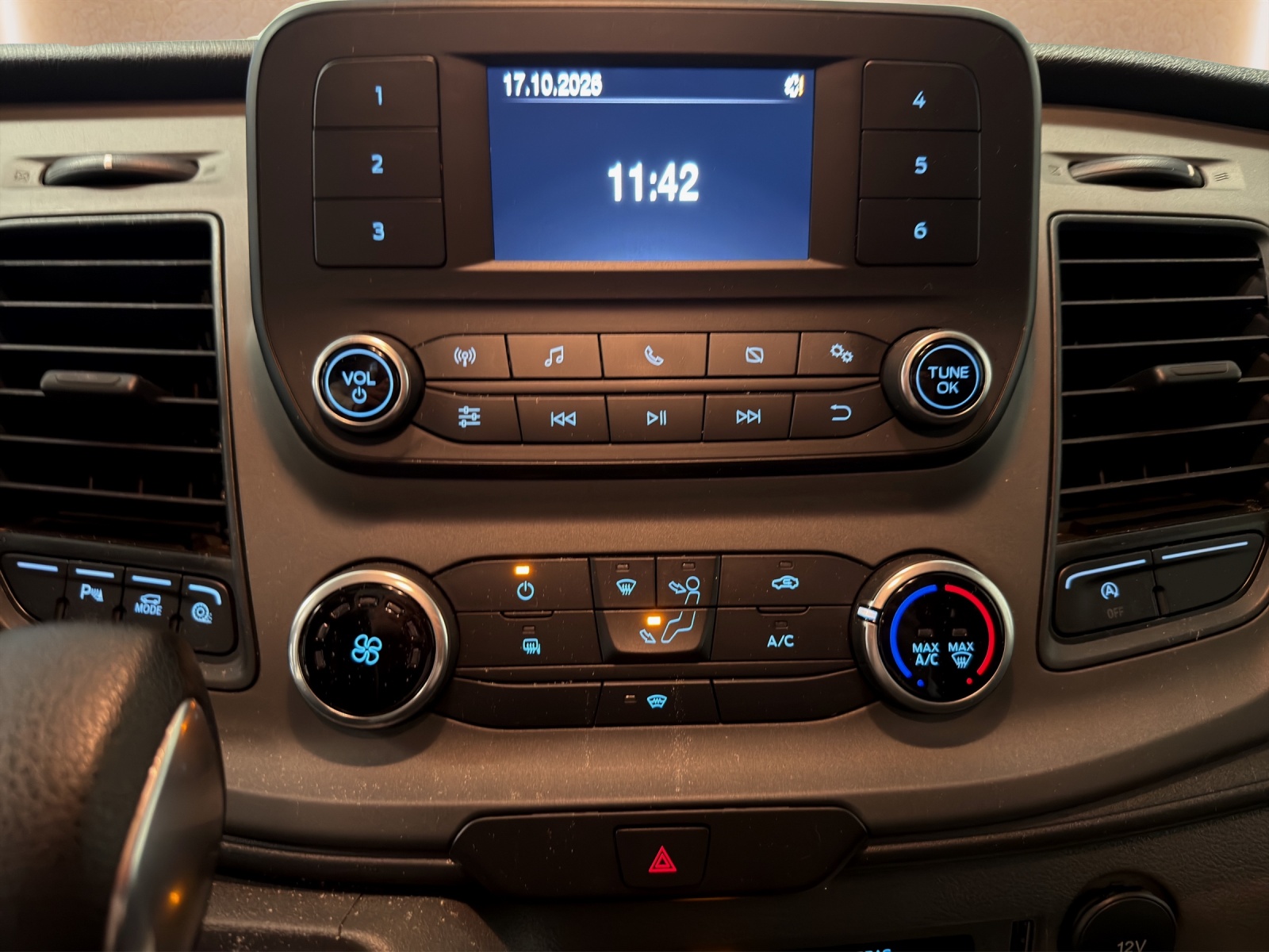 FORD Transit Custom 320 L1H1 Trend A-image-10