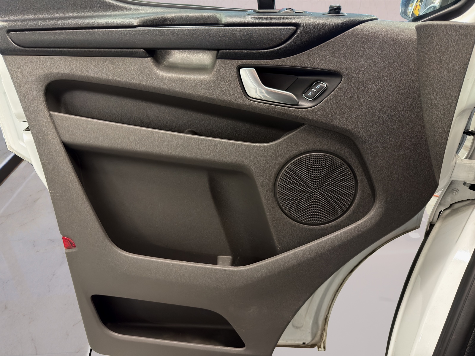 FORD Transit Custom 320 L1H1 Trend A-image-12