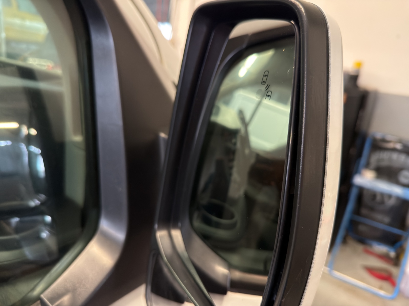 FORD Transit Custom 320 L1H1 Trend A-image-14