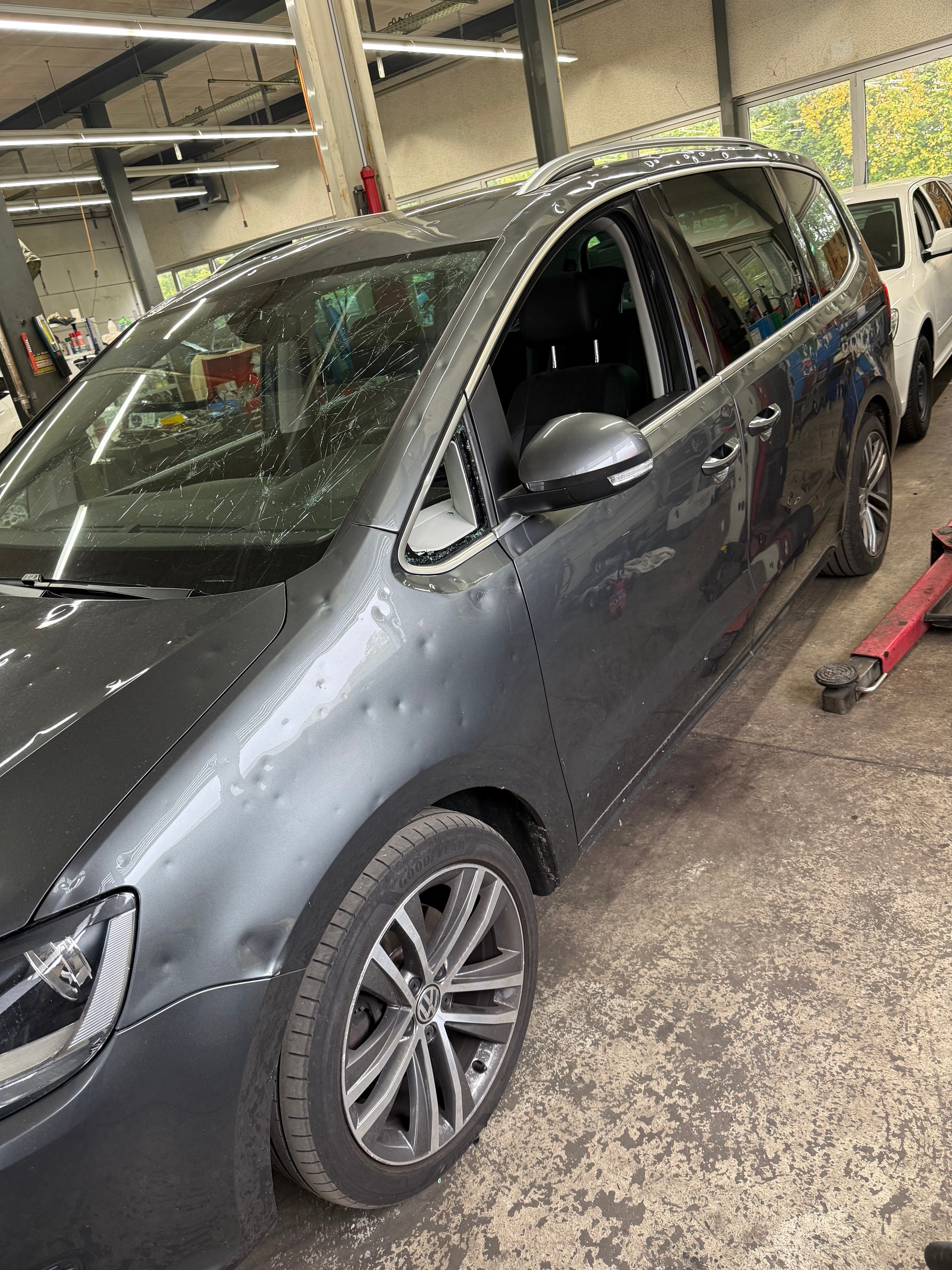 VW Sharan 2.0 TDI BMT Comfortline DSG-image-1