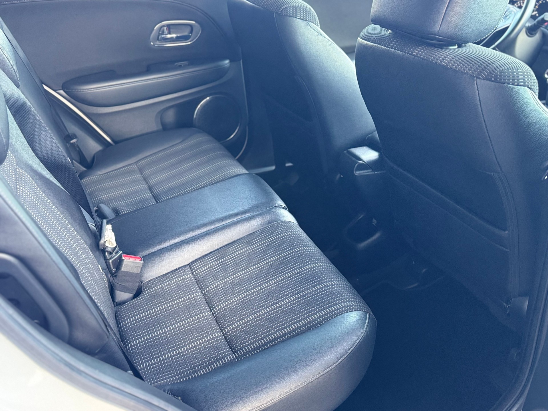 HONDA HR-V 1.5i-VTEC Executive CVT-image-7