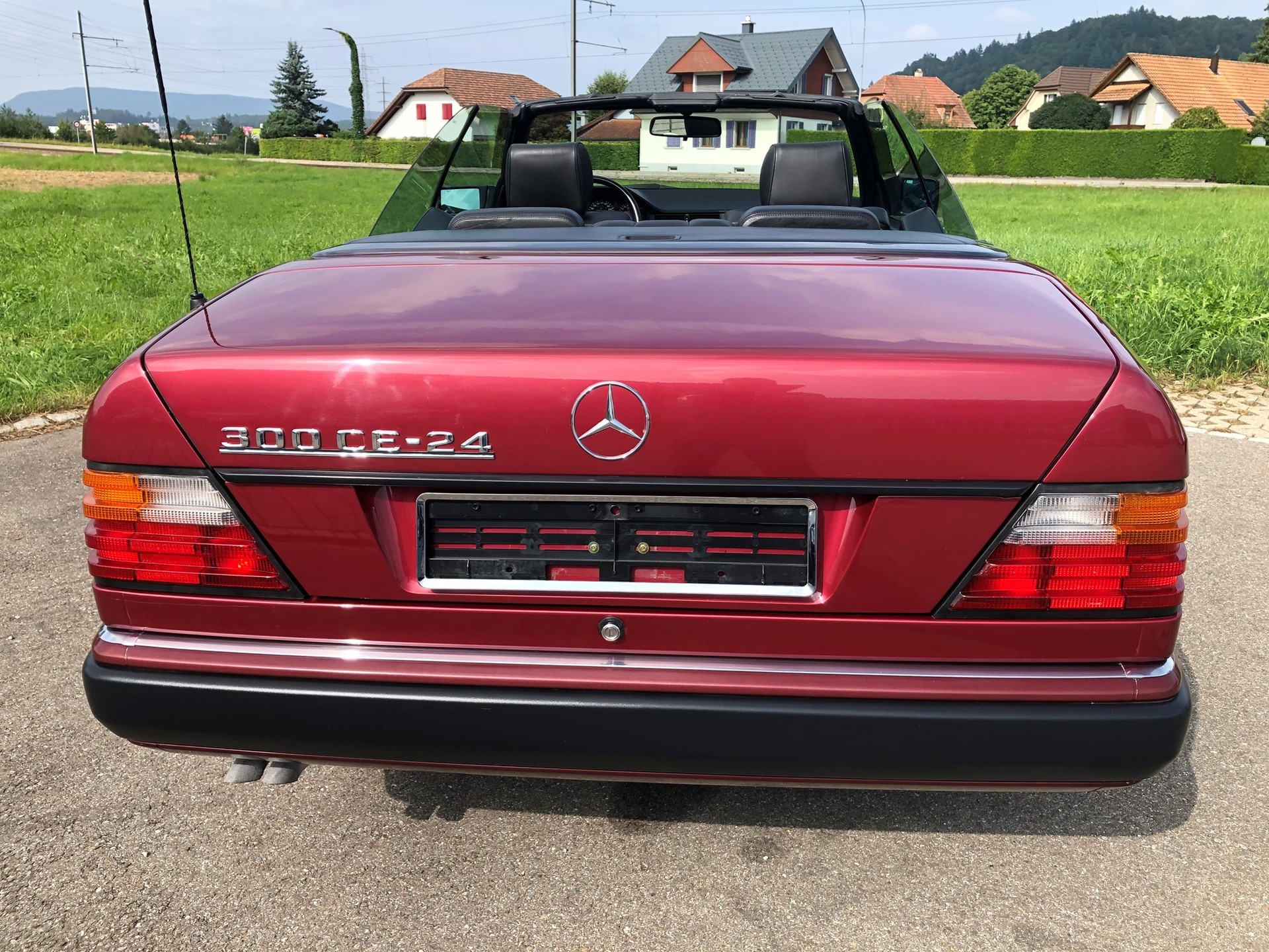 MERCEDES-BENZ 300 CE-24 Cabrio-image-2