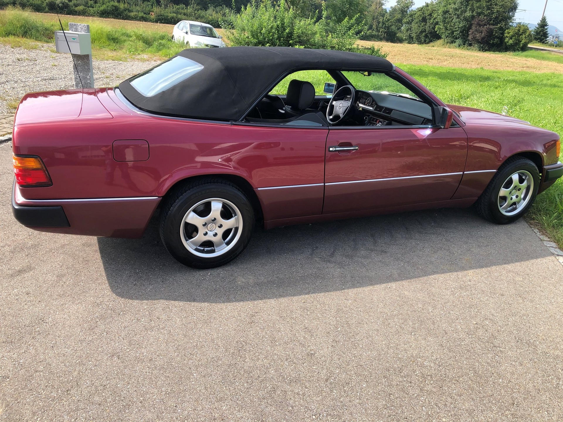 MERCEDES-BENZ 300 CE-24 Cabrio-image-4