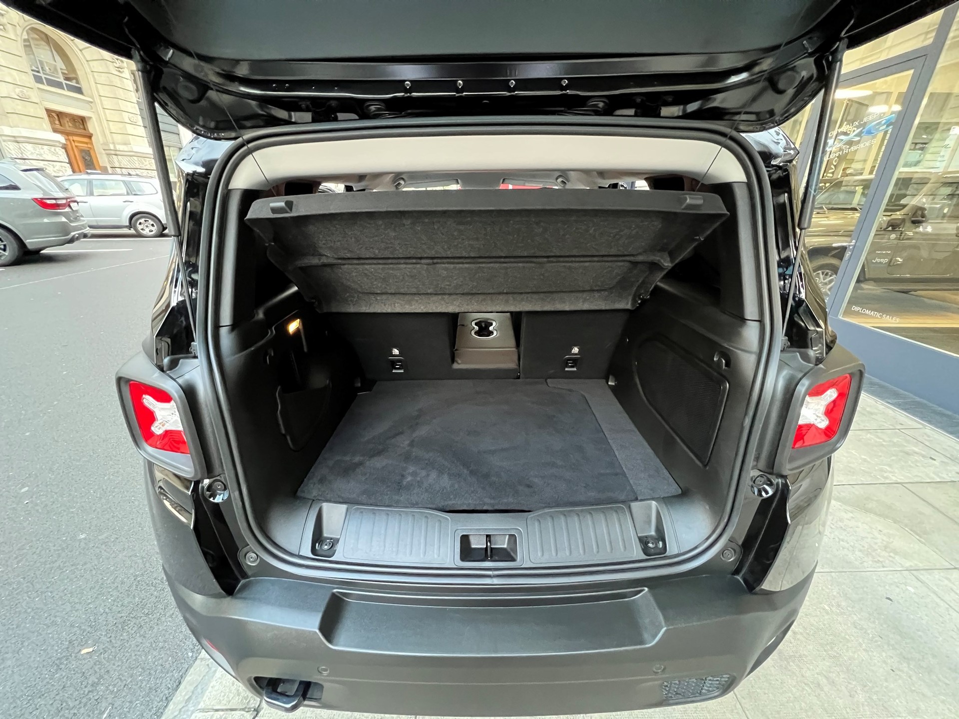 JEEP Renegade 1.3 T PHEV Trailhawk Plus AWD-image-5