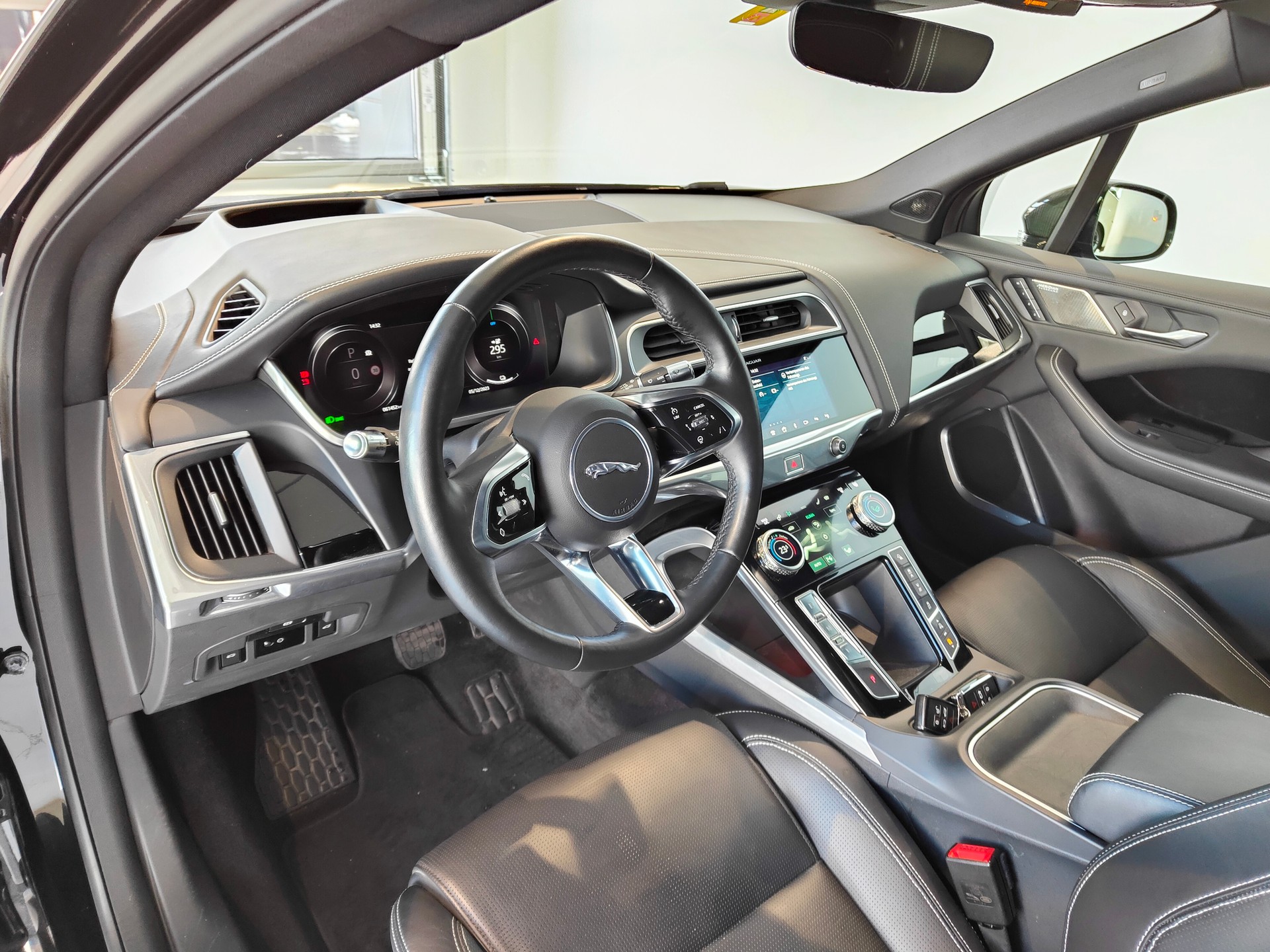 JAGUAR I-Pace EV400 HSE AWD-image-2