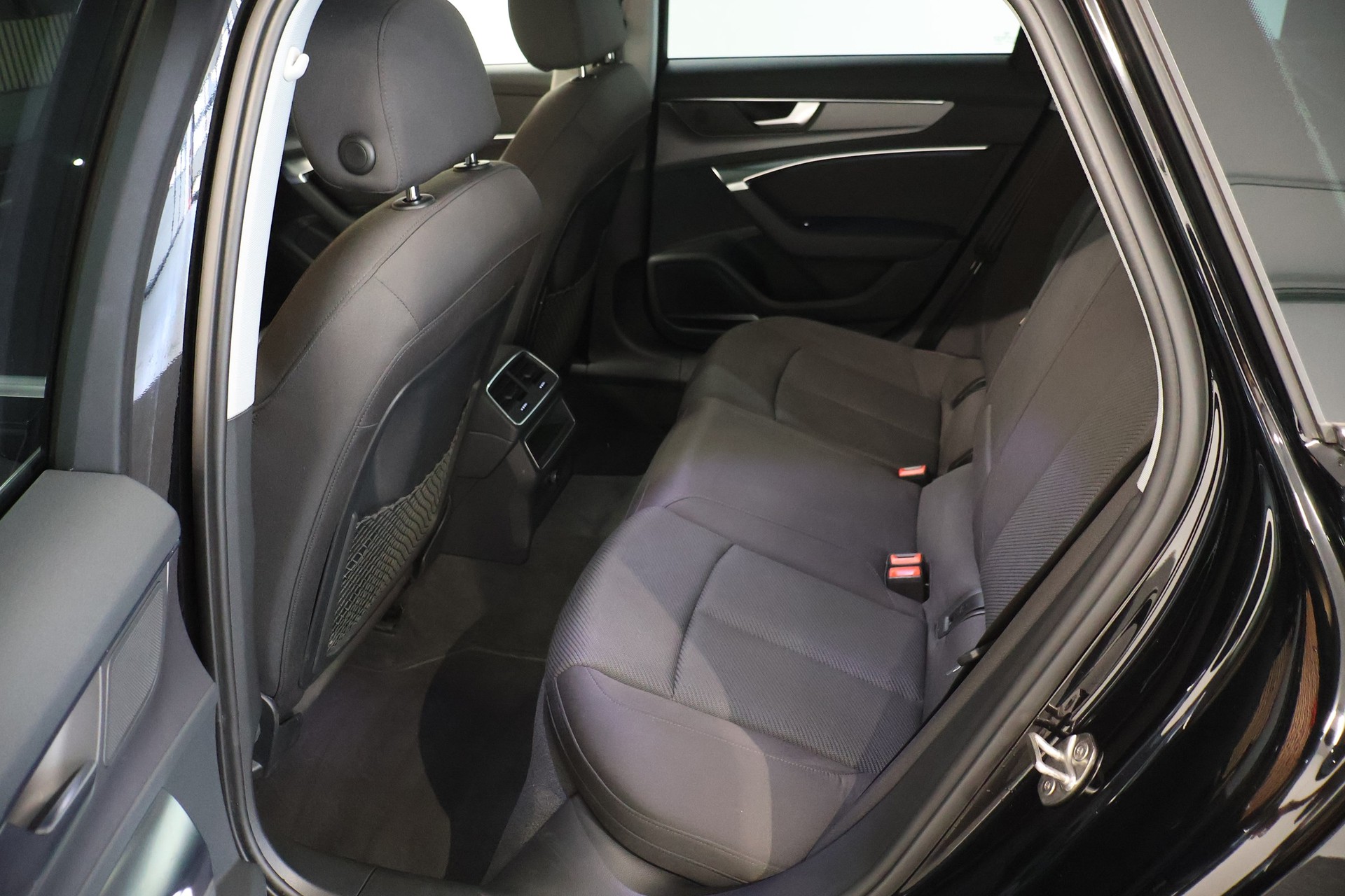 AUDI A6 Avant 40 TDI Sport Attraction quattro S-tronic-image-11