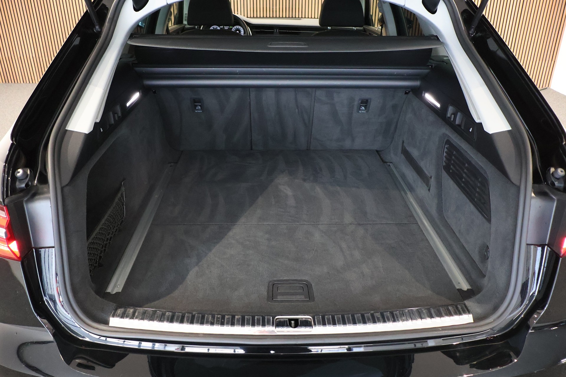 AUDI A6 Avant 40 TDI Sport Attraction quattro S-tronic-image-12