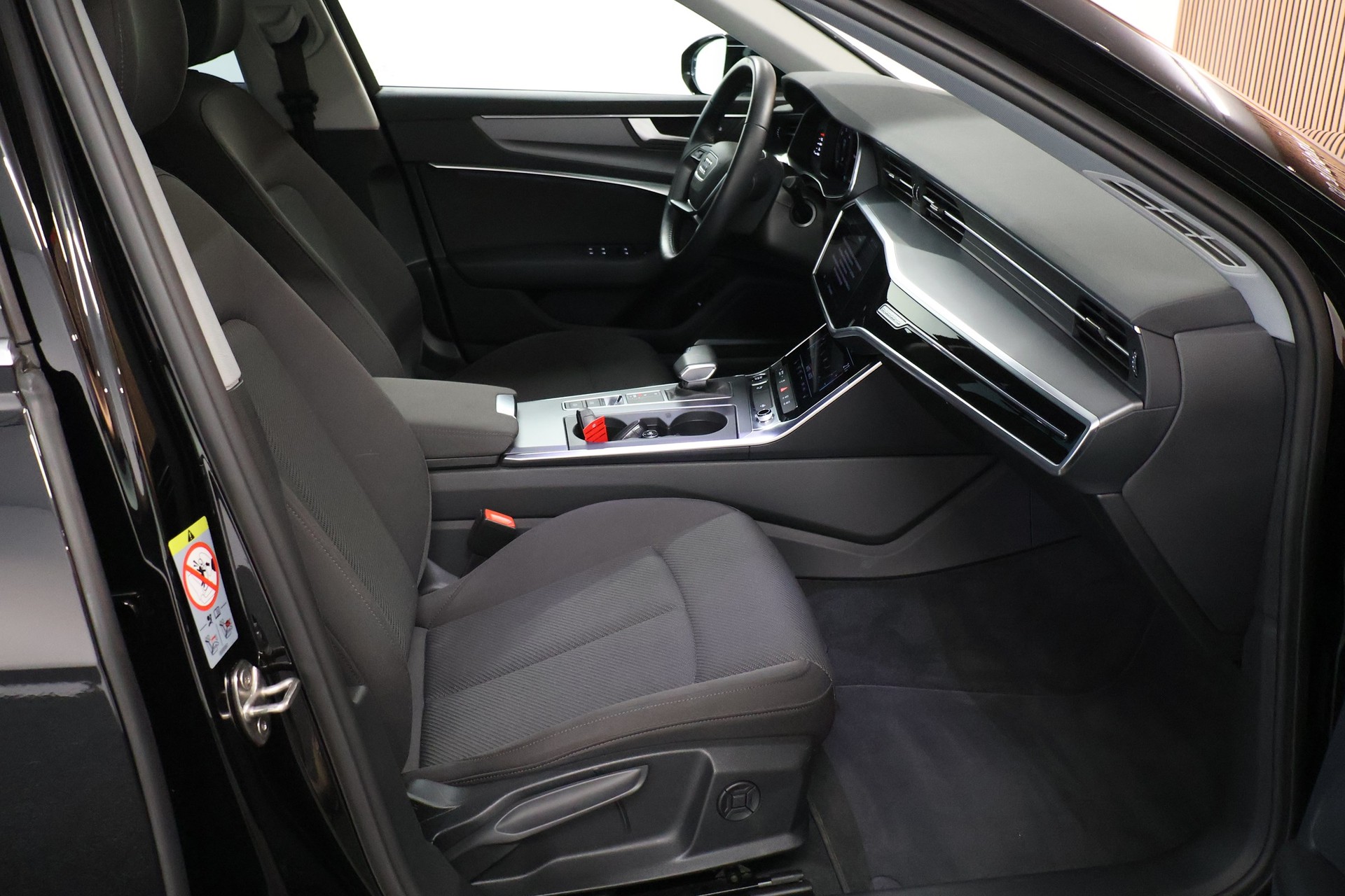 AUDI A6 Avant 40 TDI Sport Attraction quattro S-tronic-image-13