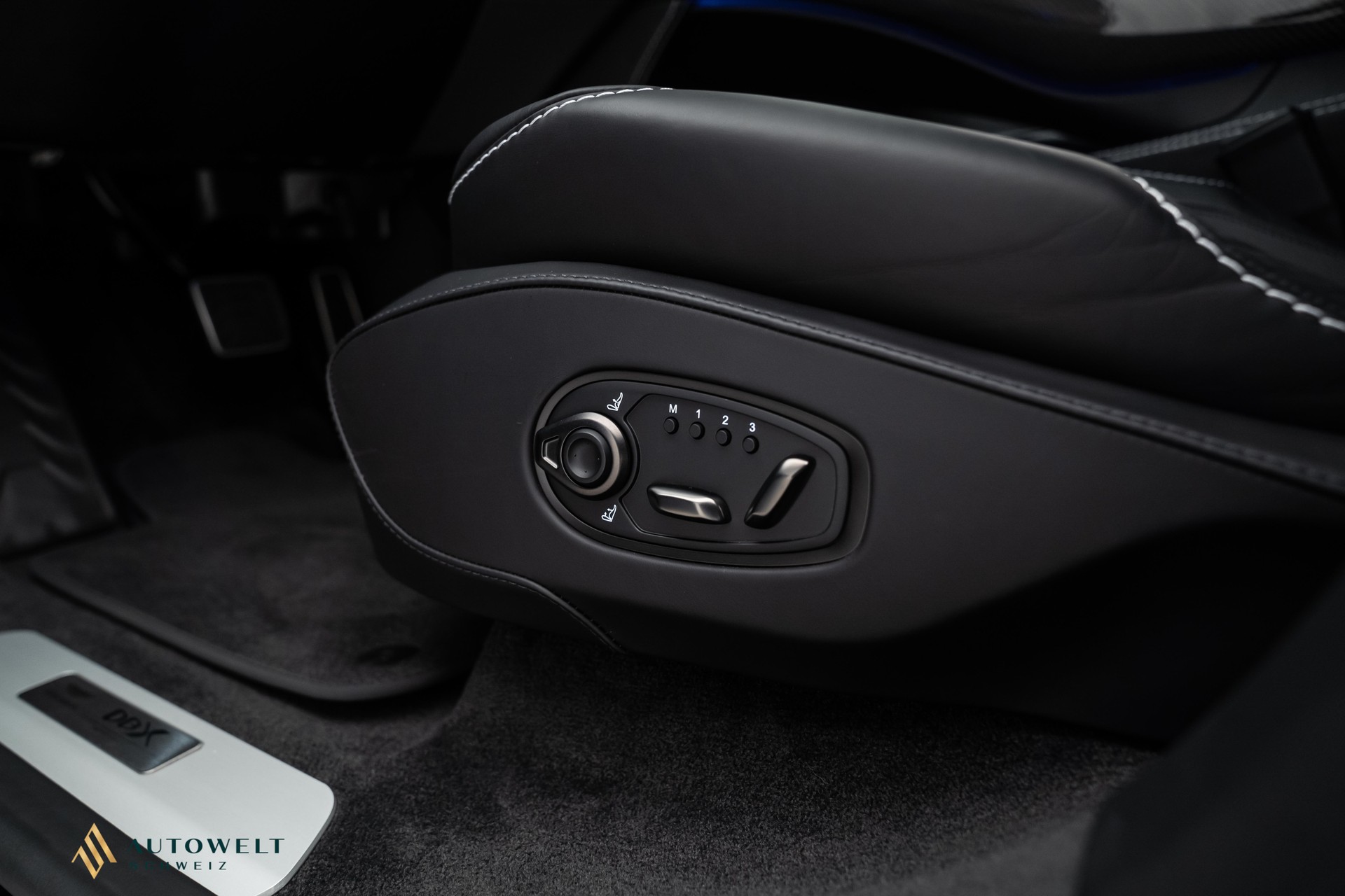 ASTON MARTIN DBX 707-image-13