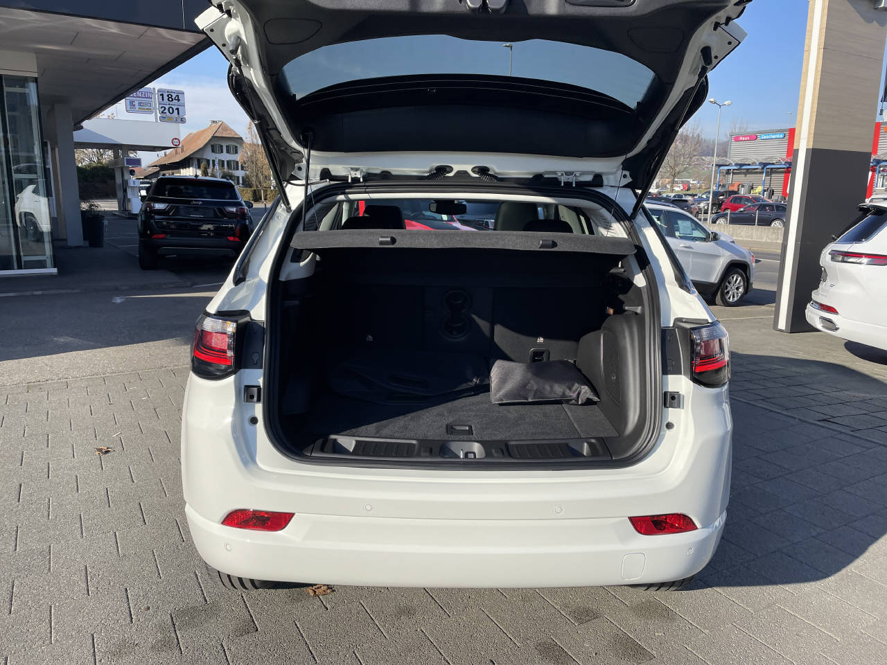 JEEP Compass 1.3 S Plus Sky 4xe-image-4