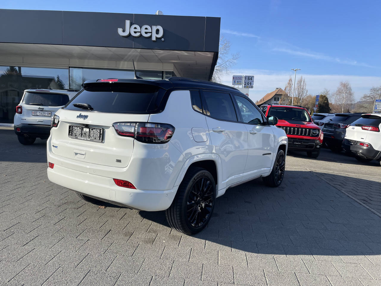 JEEP Compass 1.3 S Plus Sky 4xe-image-2